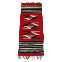 Antiker Navajo-Teppich aus gewebter Wolle der amerikanischen Ureinwohner des Südwestens, um 1920