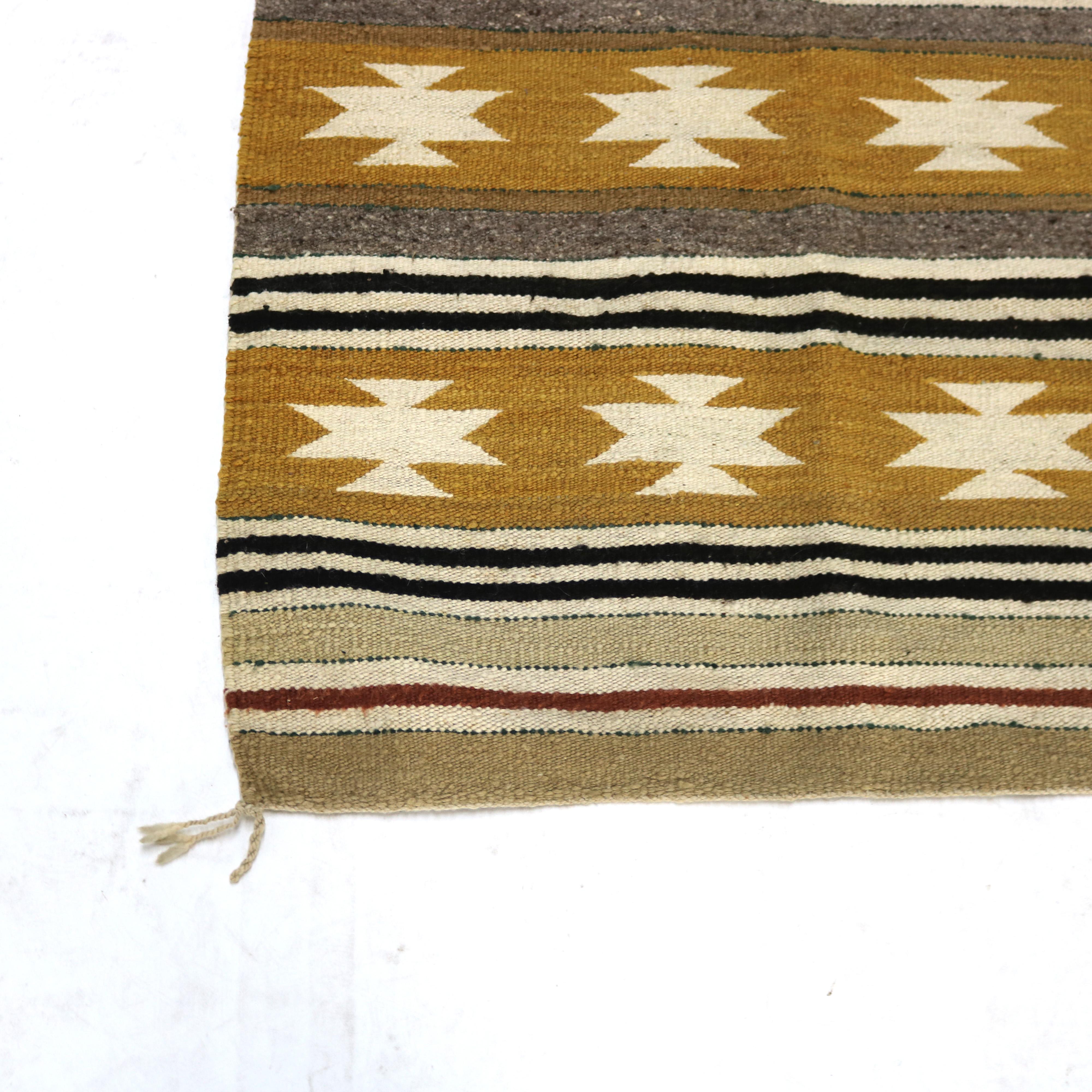 Tapis ancien en laine tissée du sud-ouest américain C1930

Dimensions : 40.5 
