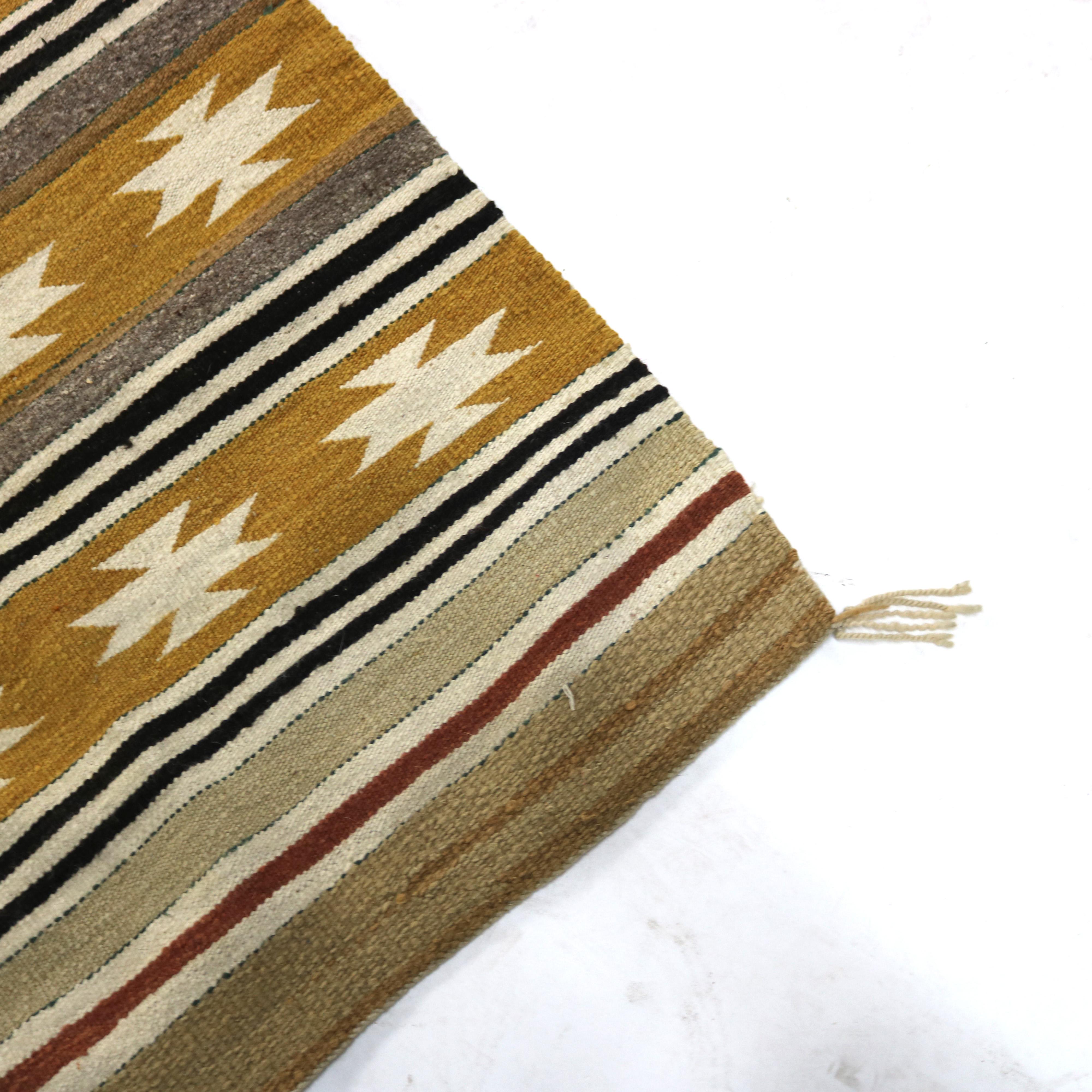 Tapis ancien en laine tissée du sud-ouest américain C1930 Bon état - En vente à Big Flats, NY