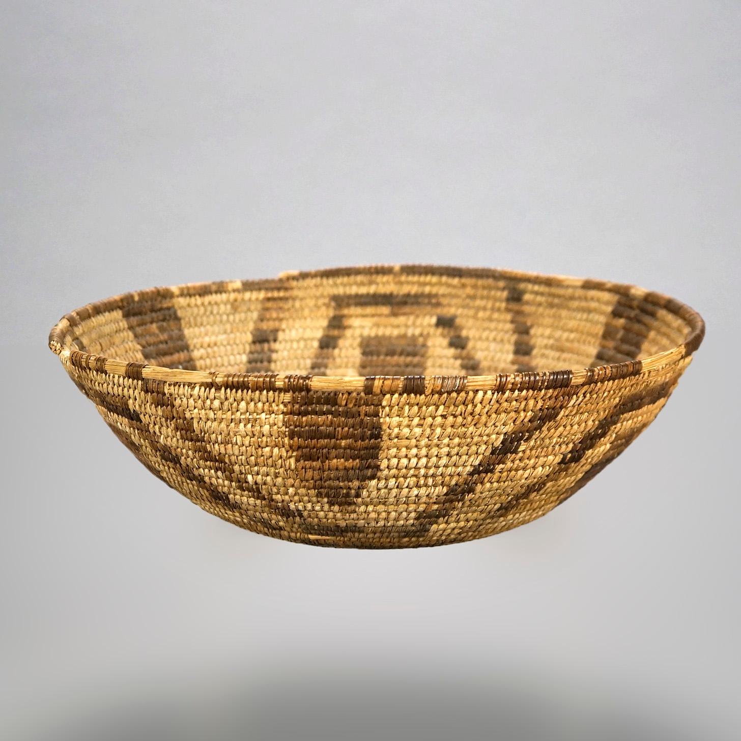 Antique Southwestern American Indian Basket with Geometric Design c1920 In Good Condition In Big Flats, NY