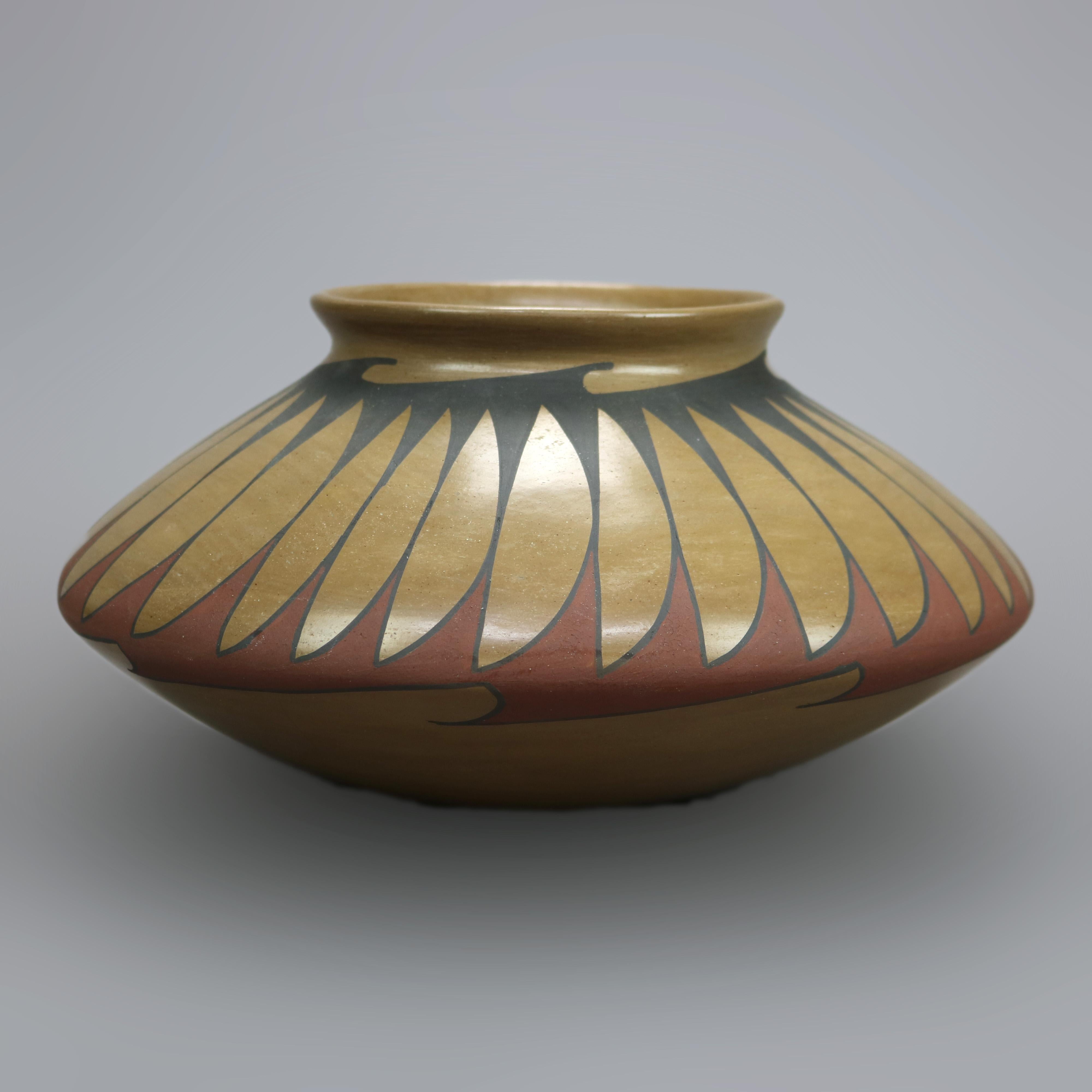 Antique Mata Ortiz Pottery Vase by R. Silveira, Mexico, 1930s In Good Condition In Big Flats, NY