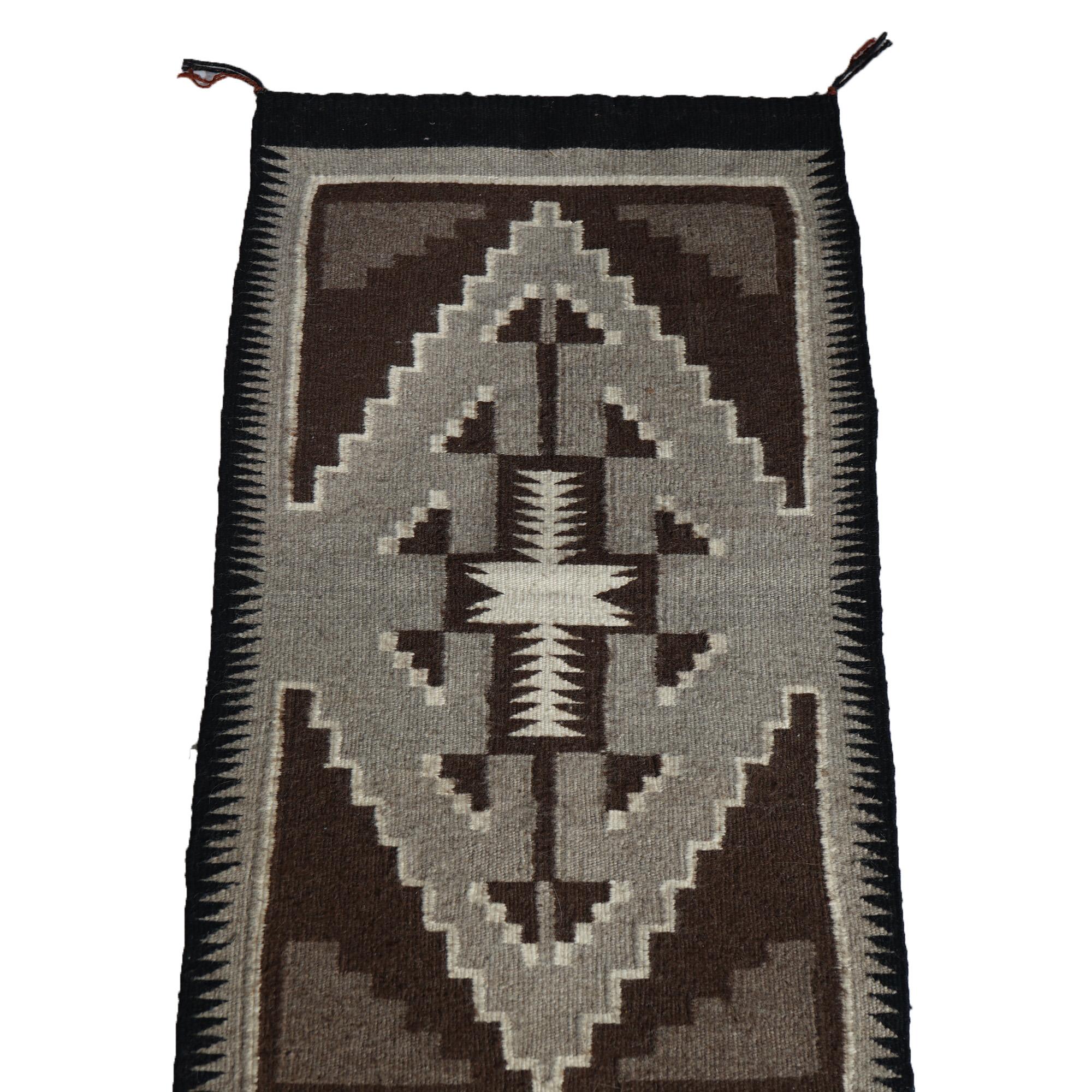 Antique Southwestern Native American Indian Navajo Style Wool Rug C1930 In Good Condition For Sale In Big Flats, NY