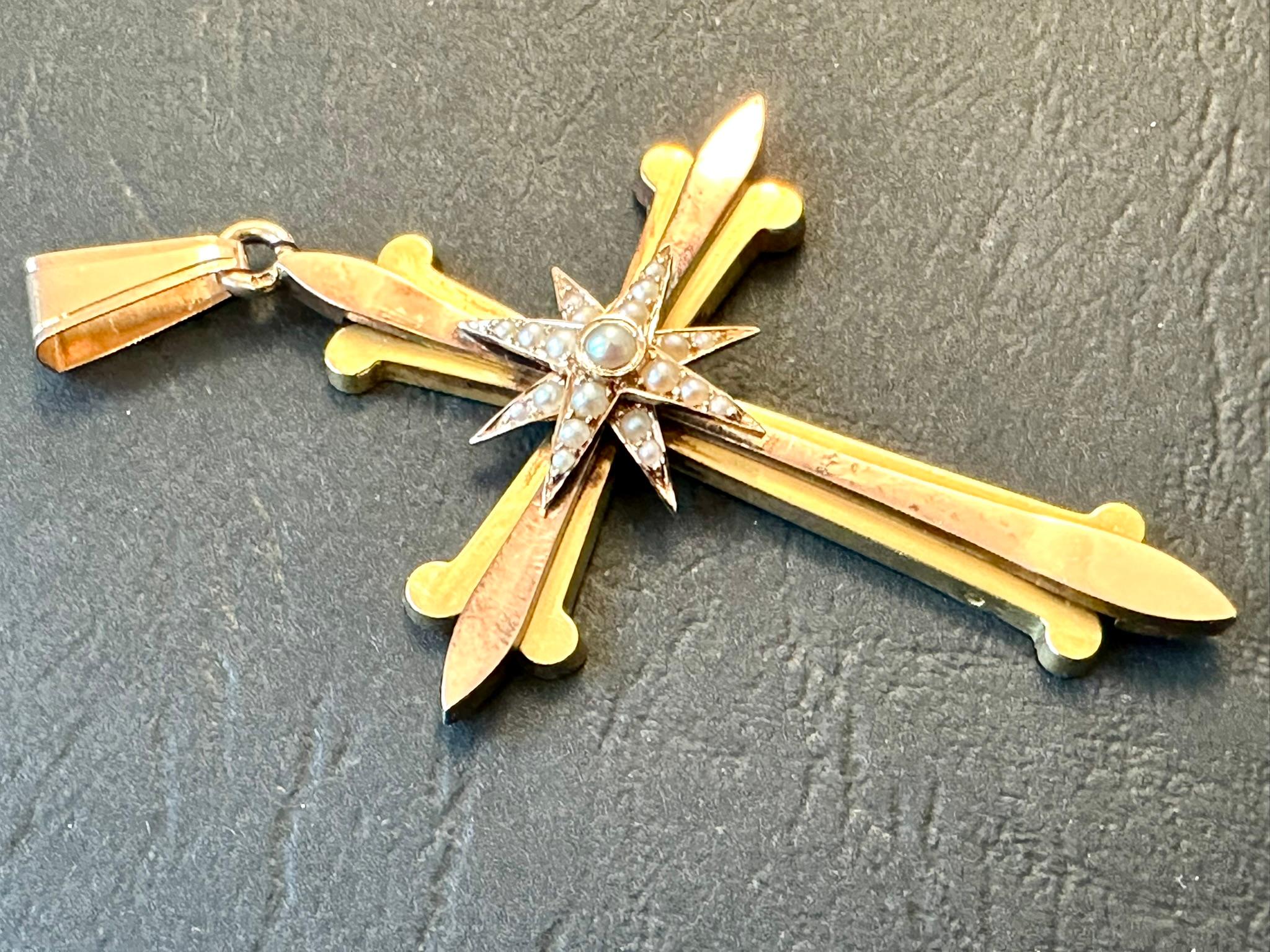 Antique Spanish 18 karat Gold Cross with Pearls In Good Condition In Esch sur Alzette, Esch-sur-Alzette