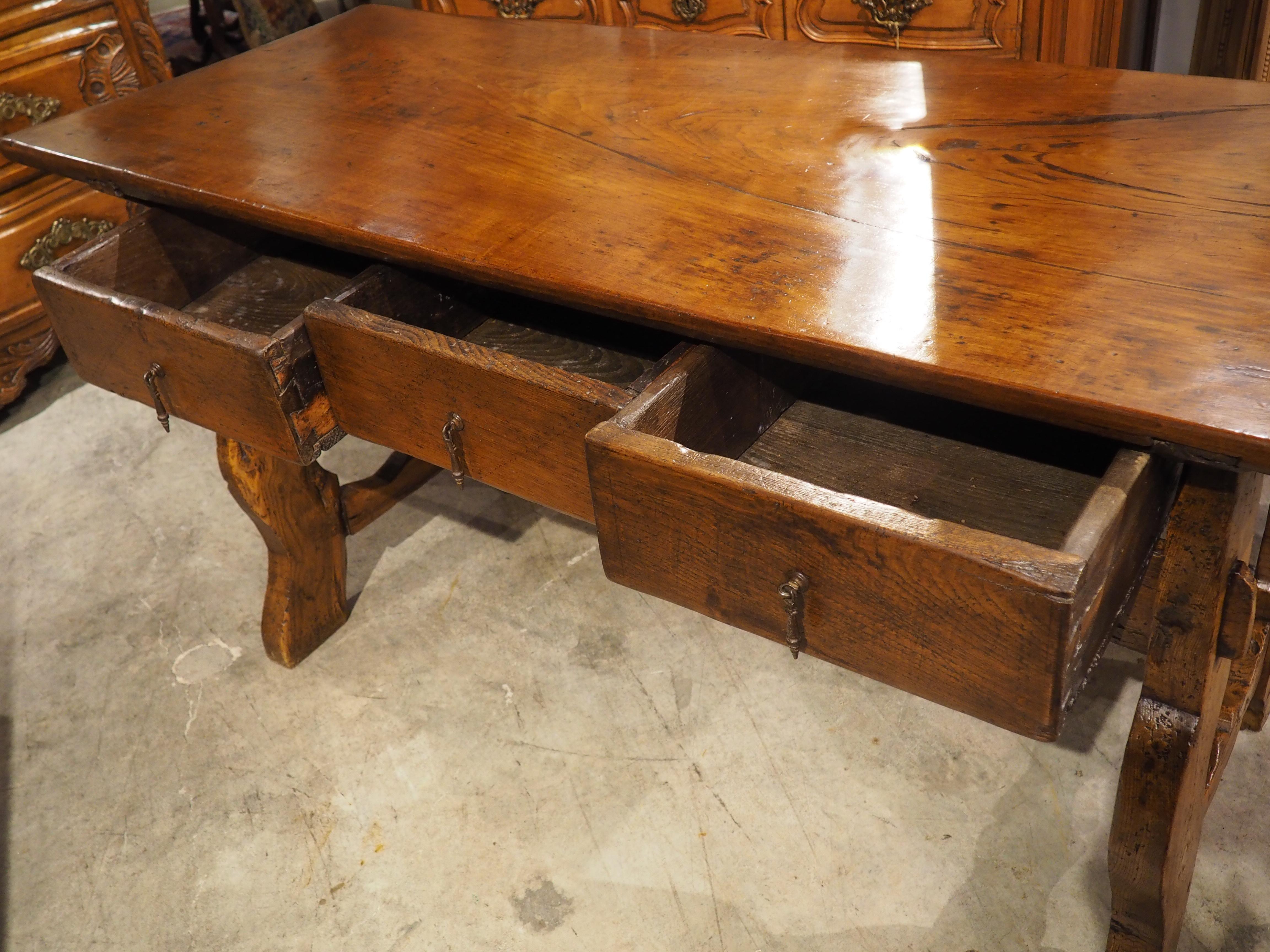 Ancienne table console espagnole à 3 tiroirs en bois mixte, 19ème siècle en vente 3