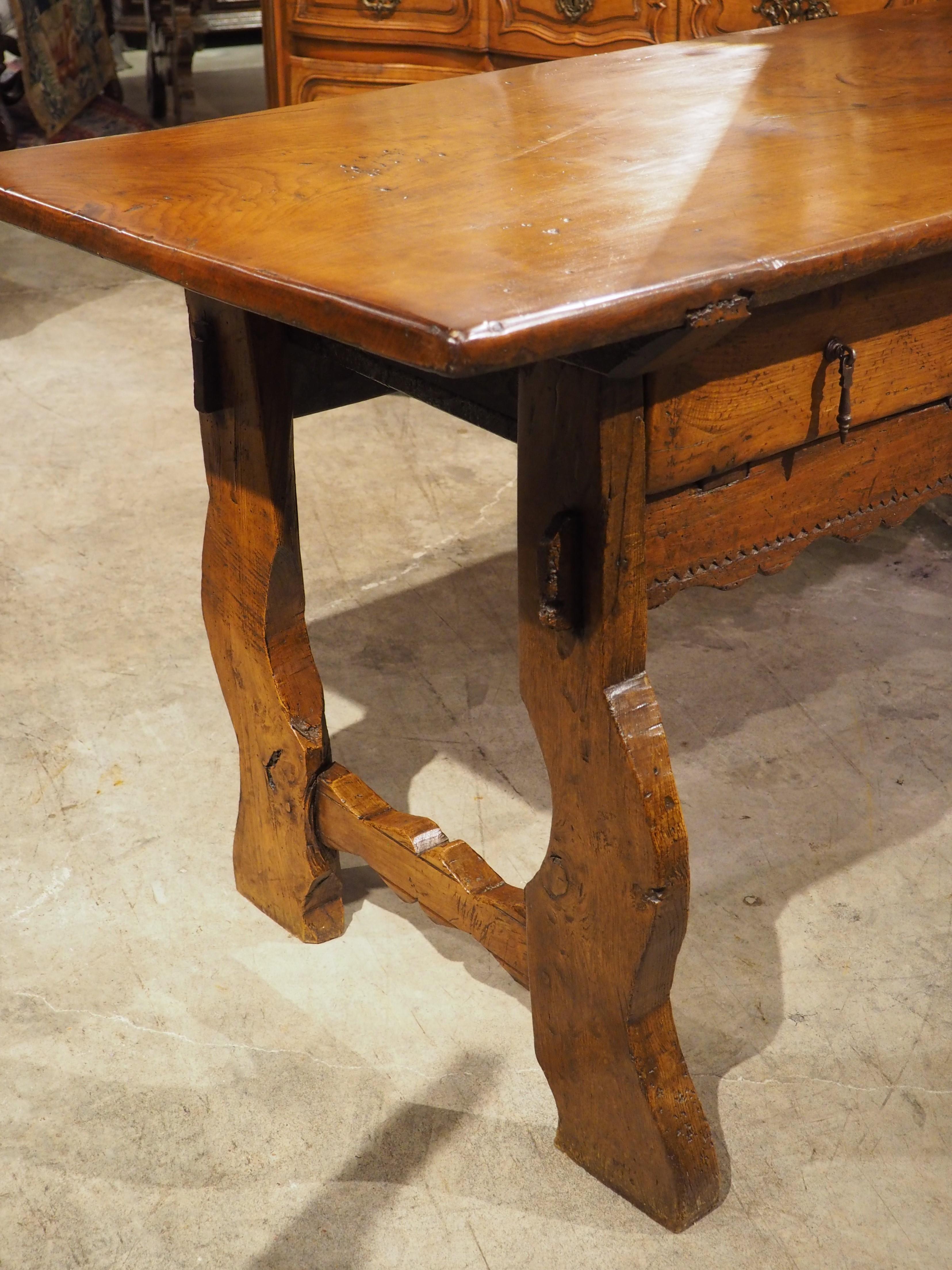Ancienne table console espagnole à 3 tiroirs en bois mixte, 19ème siècle en vente 5