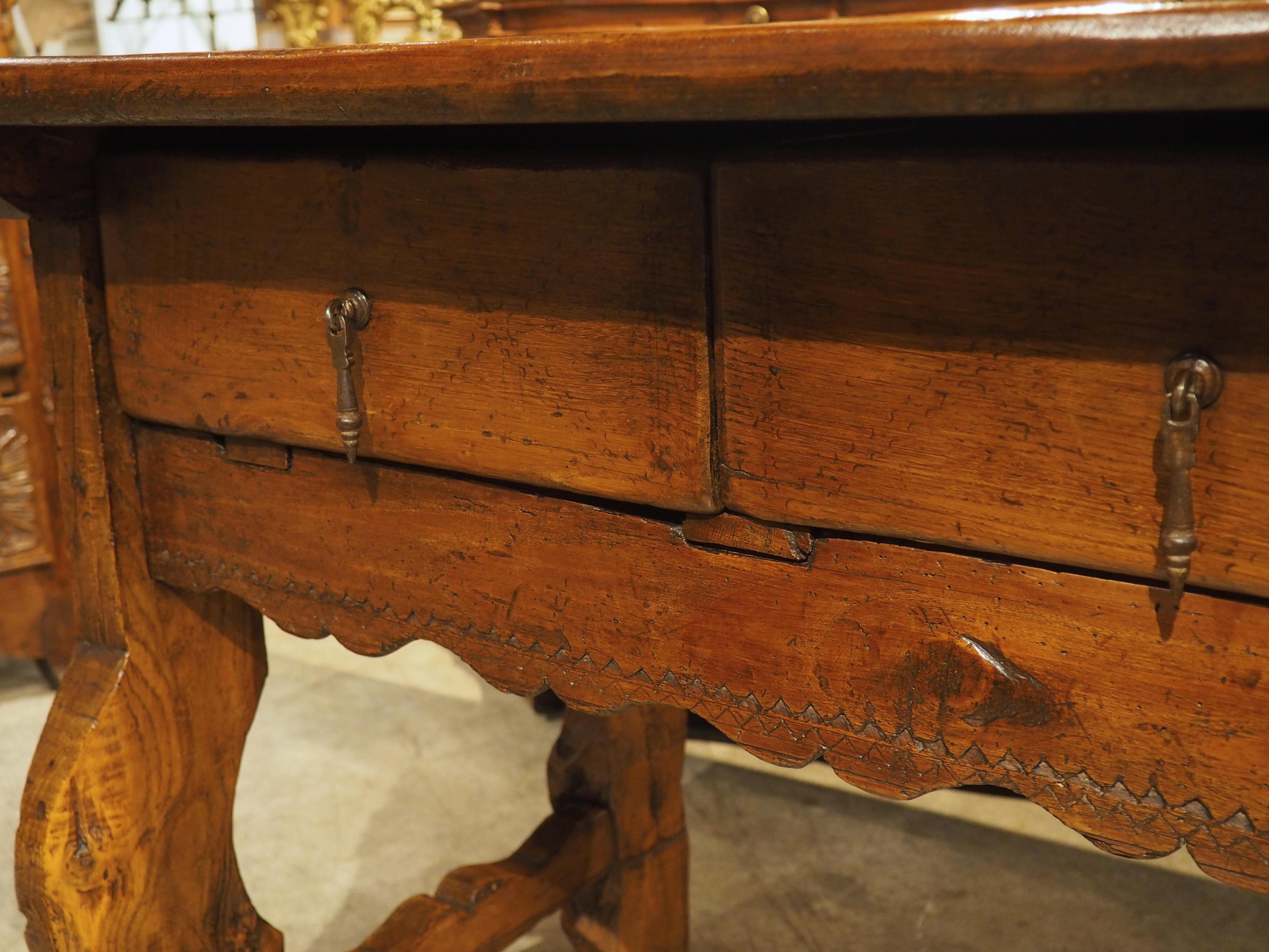 Métal Ancienne table console espagnole à 3 tiroirs en bois mixte, 19ème siècle en vente