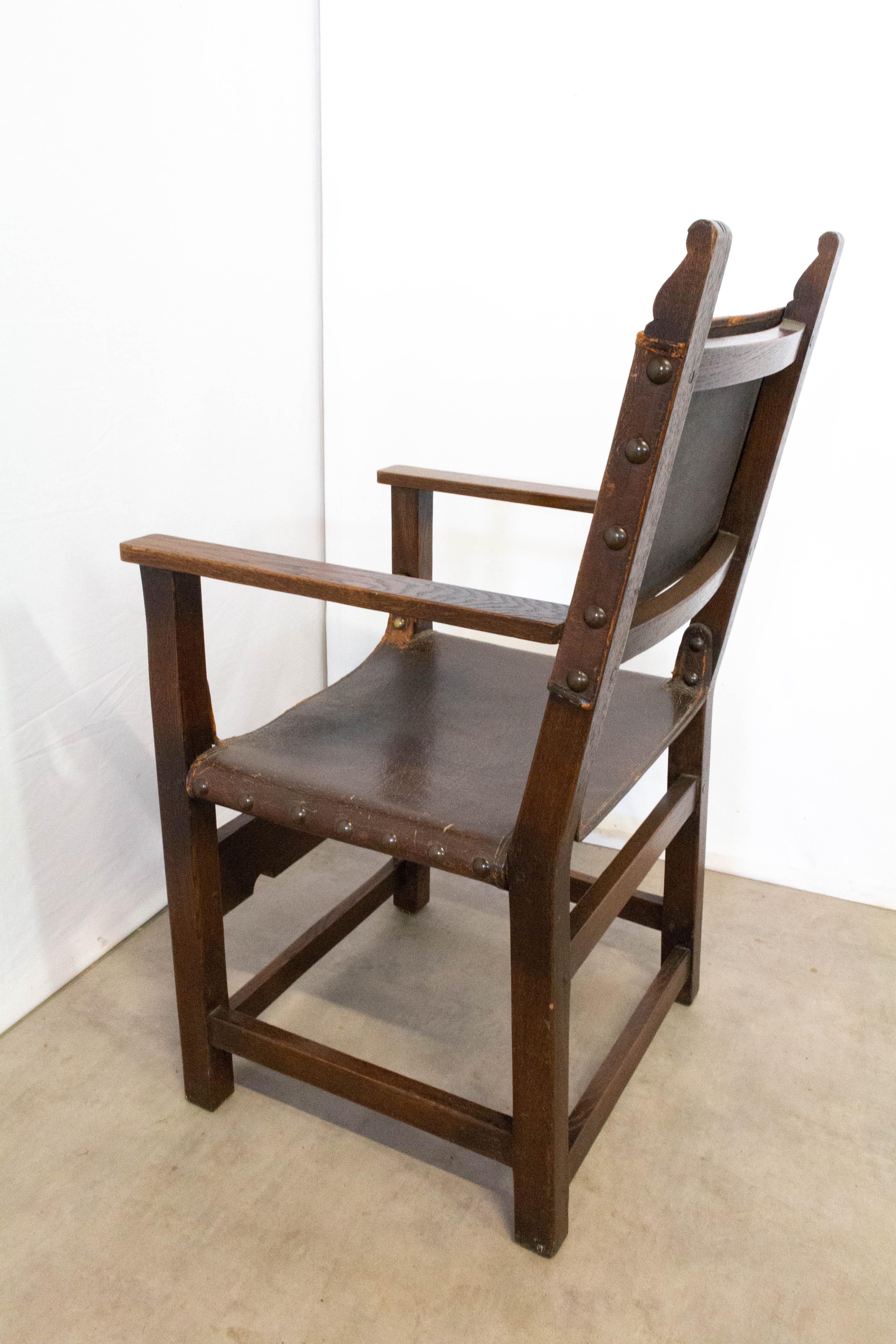 Antiker spanischer Sessel aus Ledereiche aus dem frühen 20. Jahrhundert (Spanisch) im Angebot