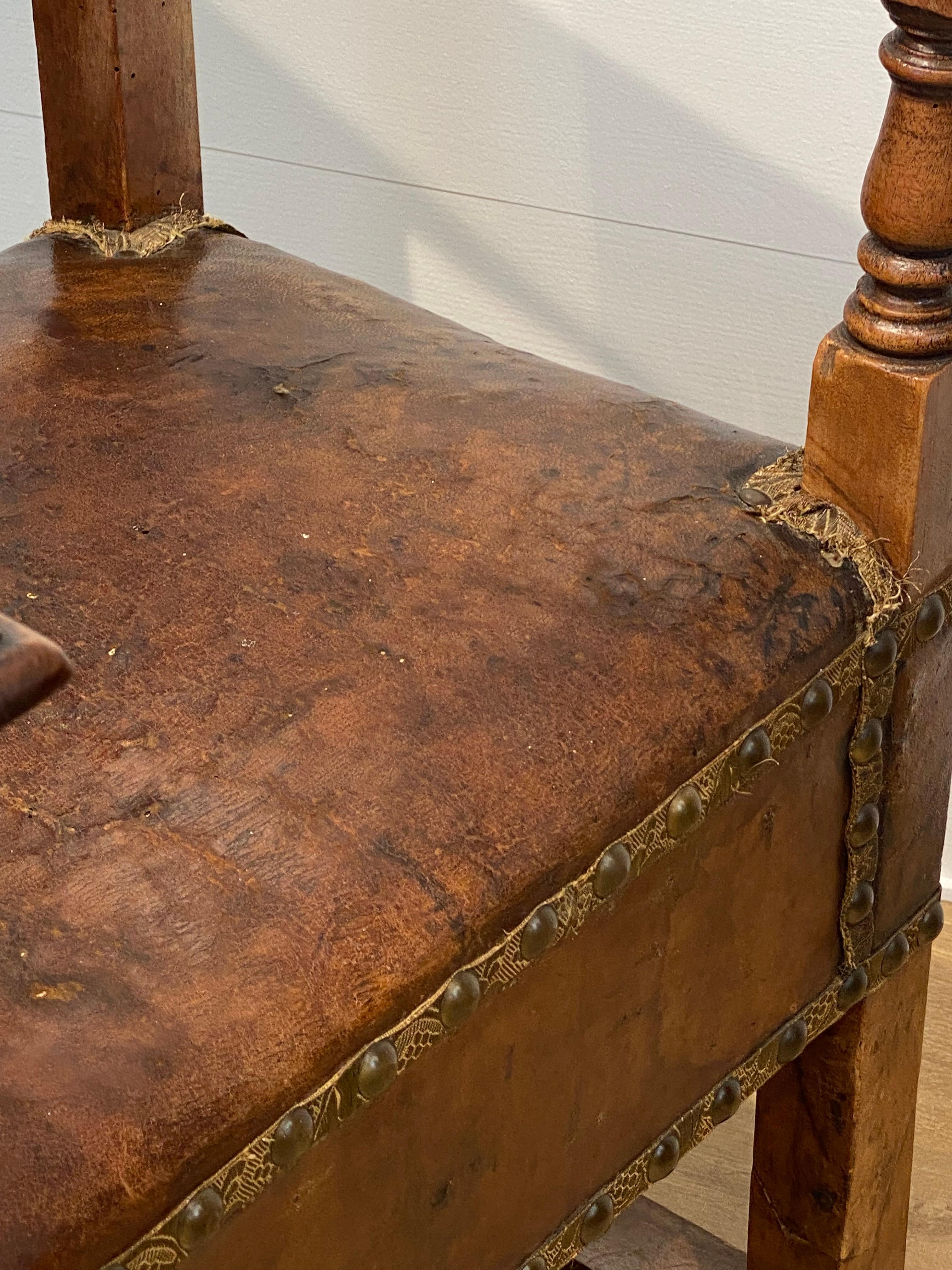 Antique Spanish Armchair in Leather For Sale 8