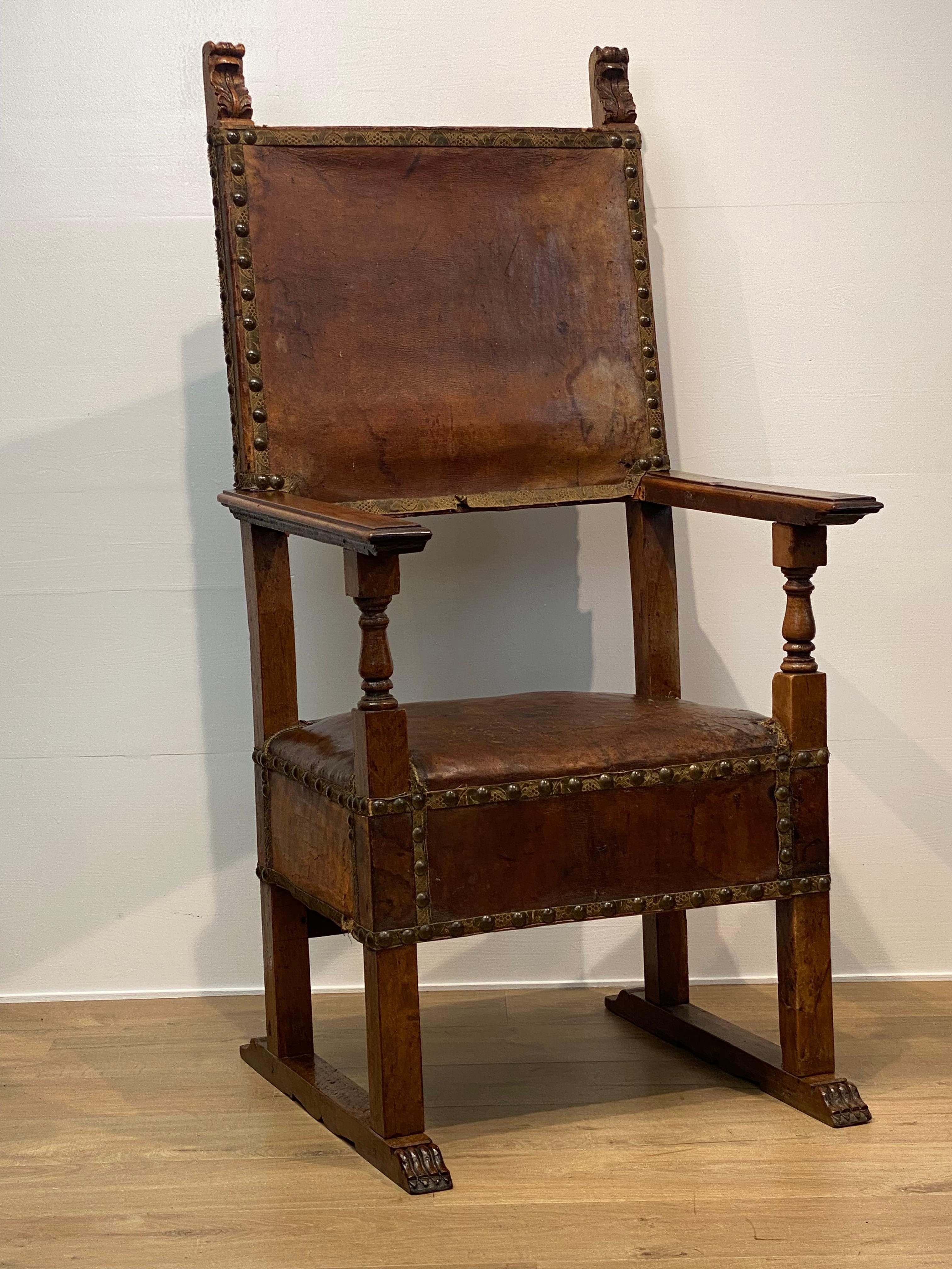 Antique Spanish Armchair in Leather For Sale 10