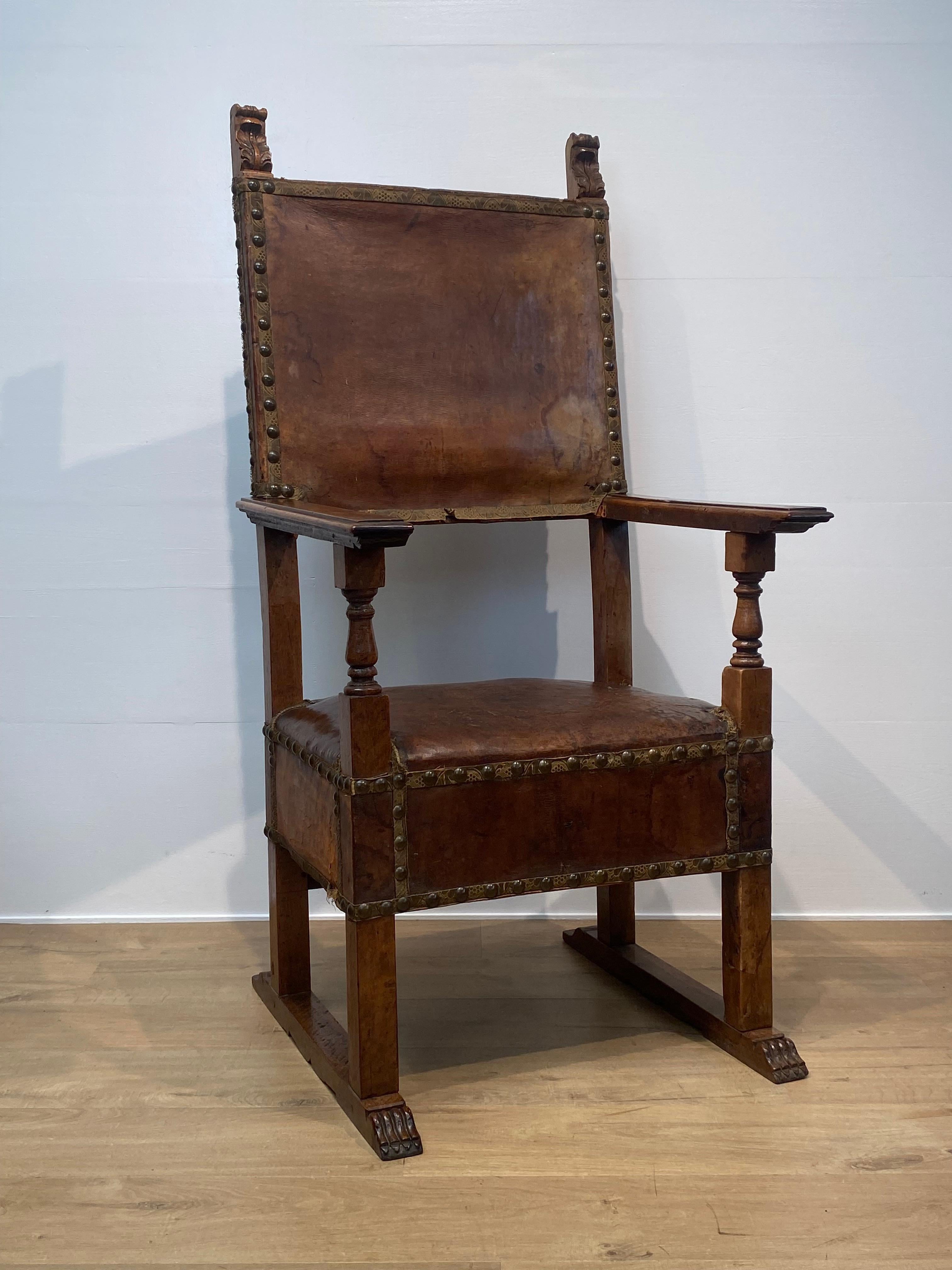 Antique Spanish Armchair in Leather For Sale 12