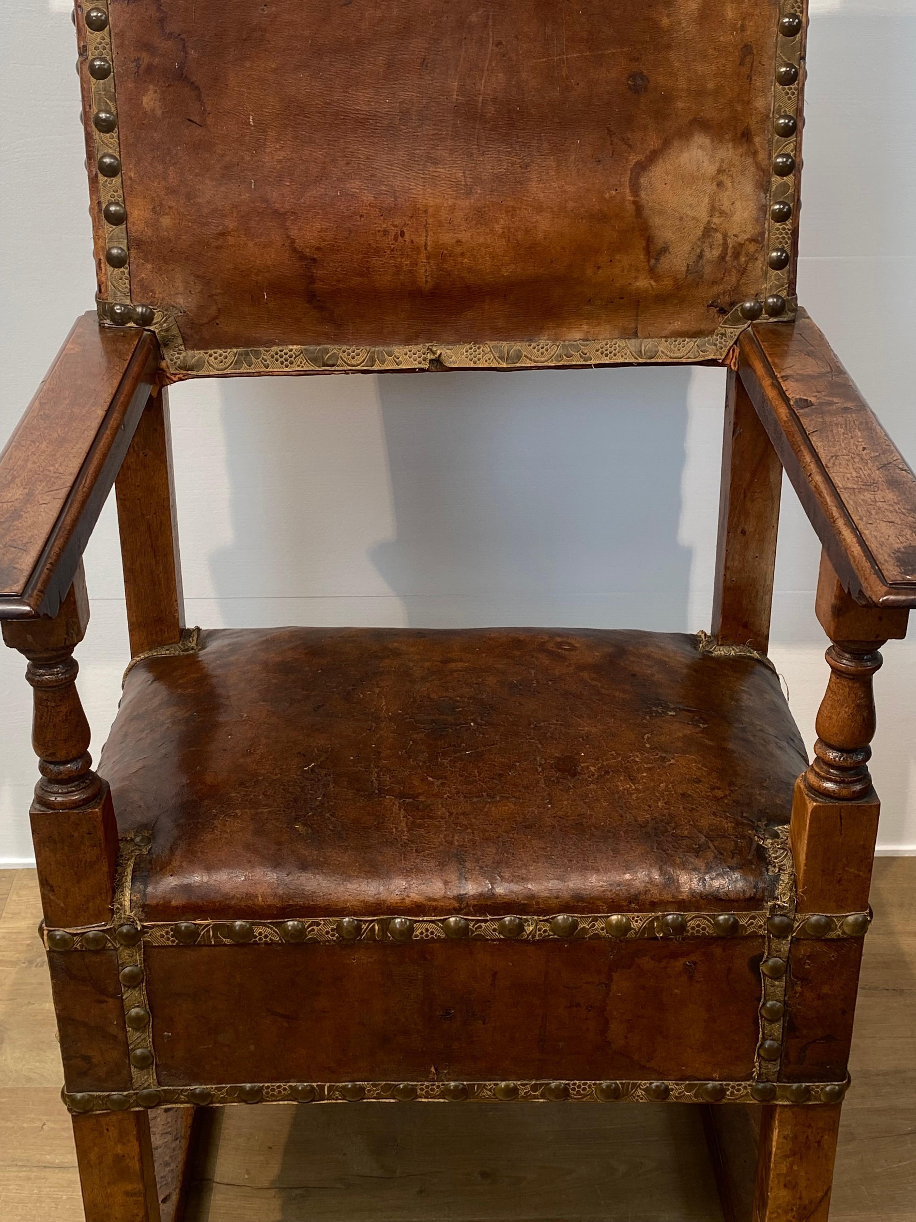 Antique Spanish Armchair in Leather For Sale 4