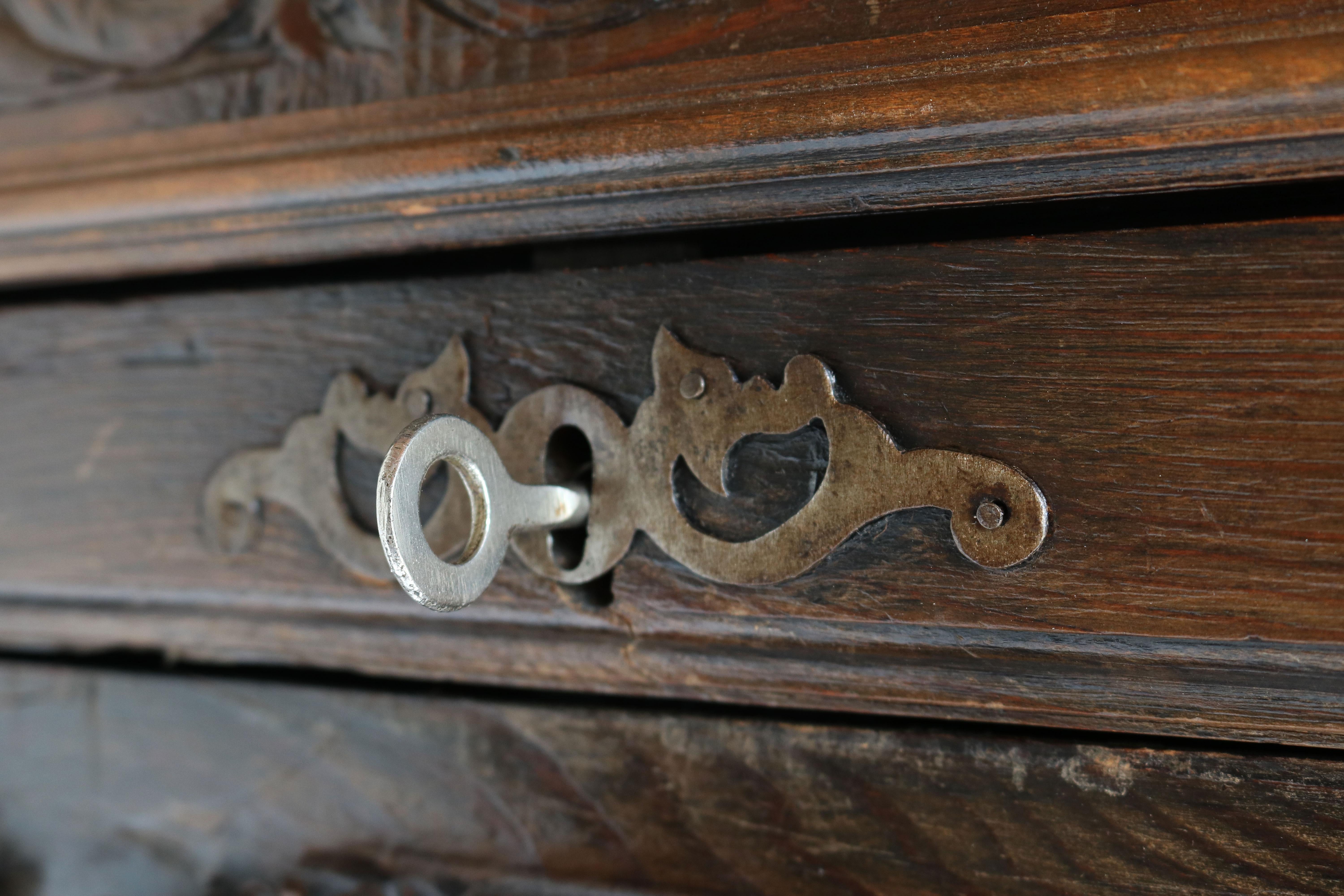 Antique Spanish Bargueño 19th Century Renaissance Bar Cabinet Oak Bobbin Carved 7