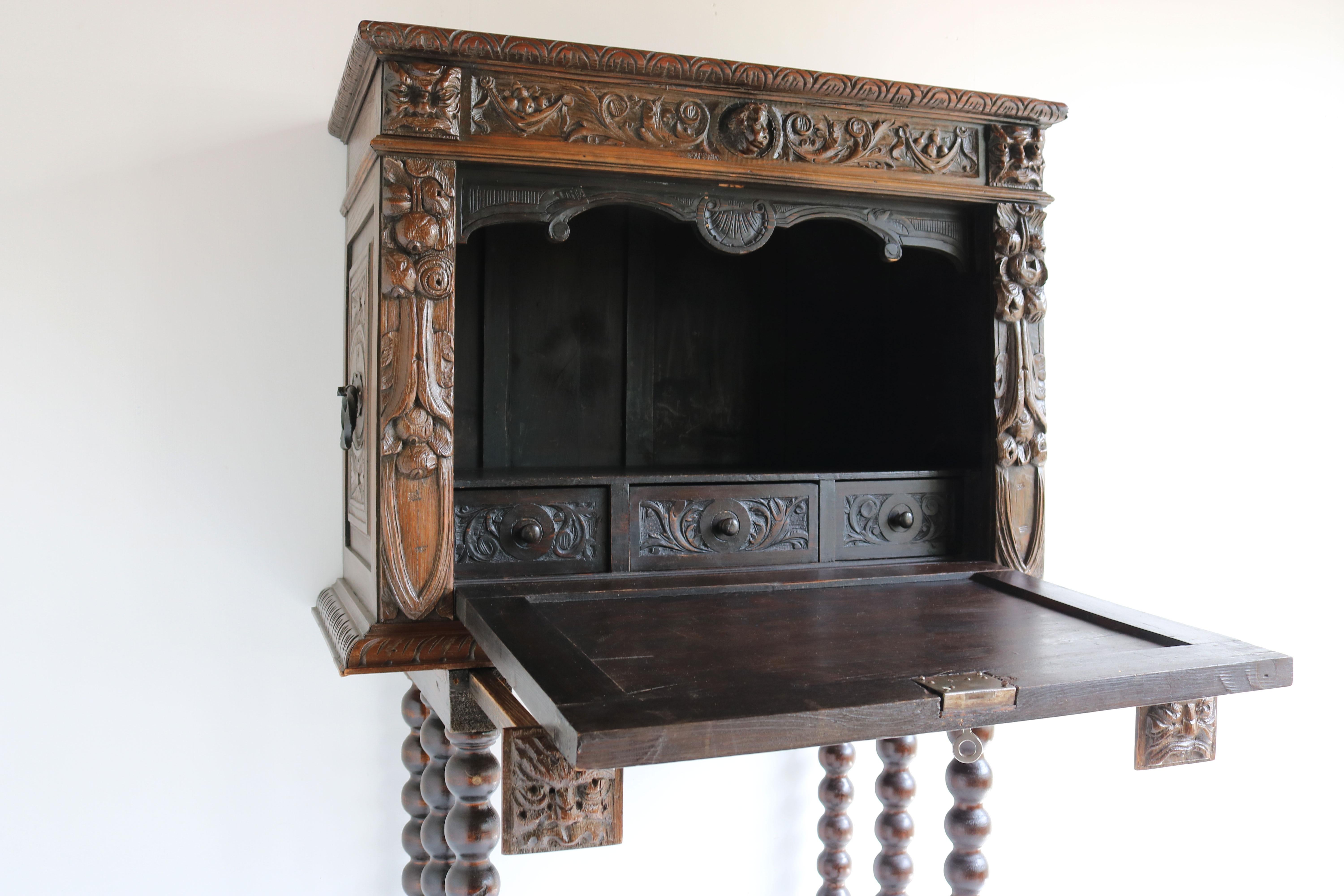 Antique Spanish Bargueño 19th Century Renaissance Bar Cabinet Oak Bobbin Carved In Good Condition In Ijzendijke, NL