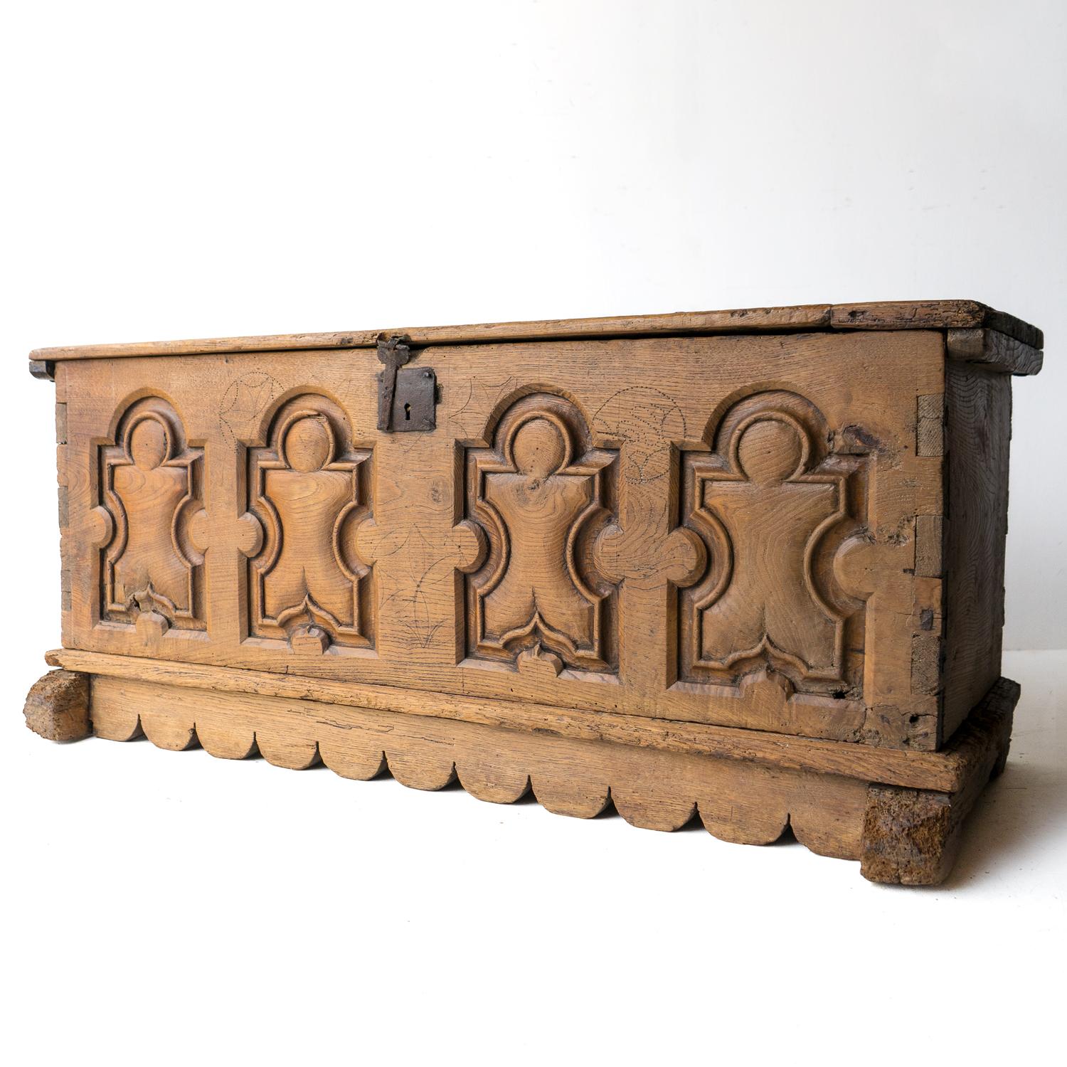 Antique Spanish Baroque Carved Elm Blanket Box Coffer, 17th Century Chest 

An attractive and decorative coffer made from solid elm with a wonderfully rich honey colour. The front panel has deep-carved geometric motifs in relief and a decorative