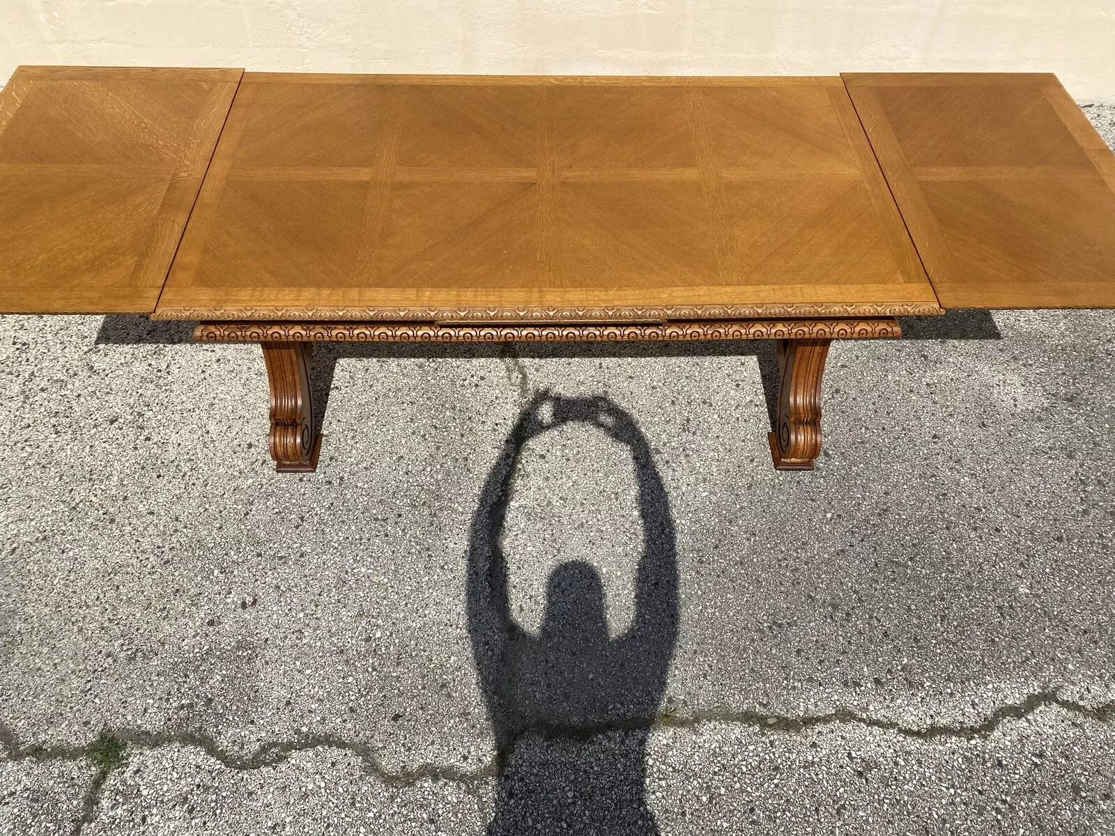 Ancienne table de salle à manger à rallonge en bois d'Oak Oak, baroque espagnol et Jacobean en vente 3