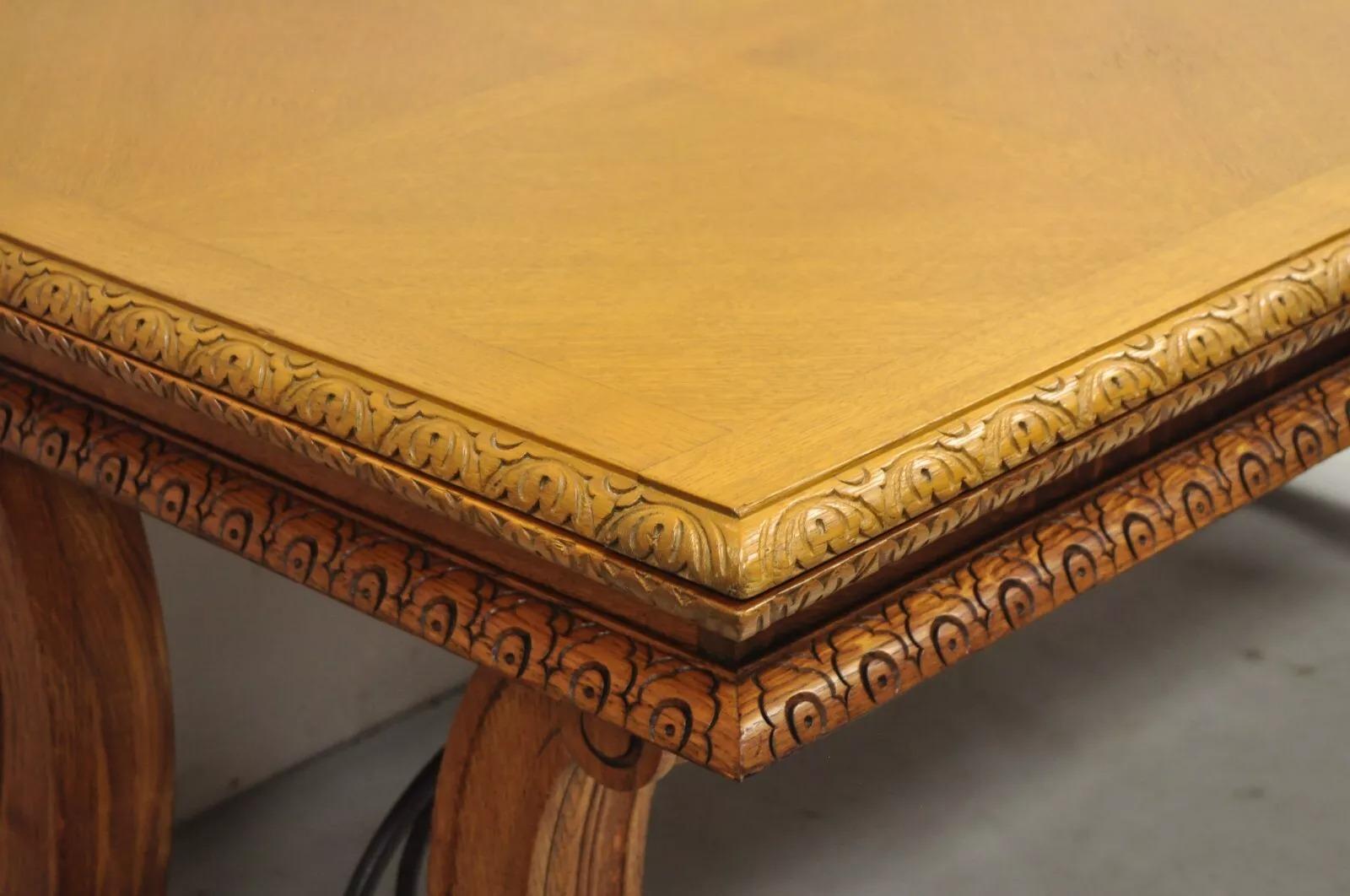 Ancienne table de salle à manger à rallonge en bois d'Oak Oak, baroque espagnol et Jacobean Bon état - En vente à Philadelphia, PA