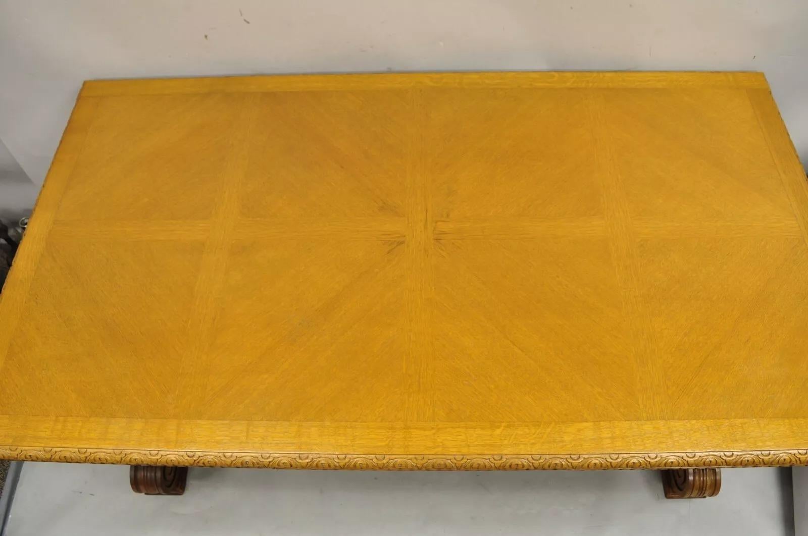 Chêne Ancienne table de salle à manger à rallonge en bois d'Oak Oak, baroque espagnol et Jacobean en vente