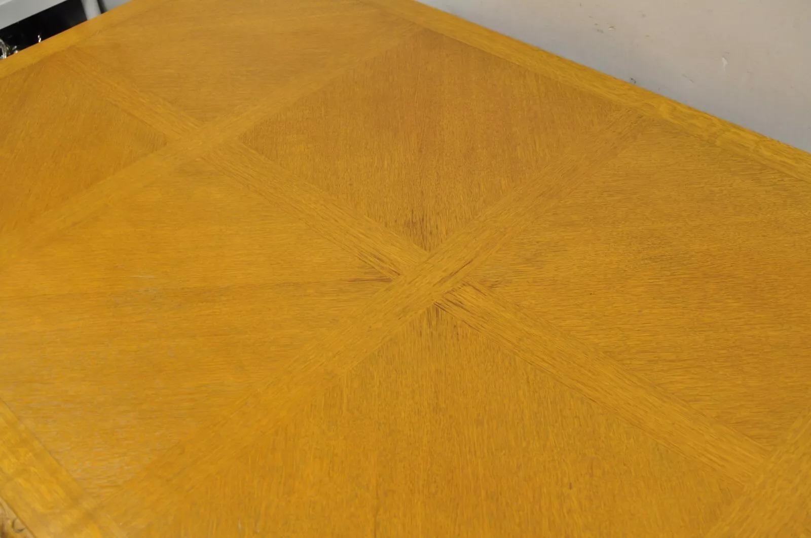 Ancienne table de salle à manger à rallonge en bois d'Oak Oak, baroque espagnol et Jacobean en vente 1