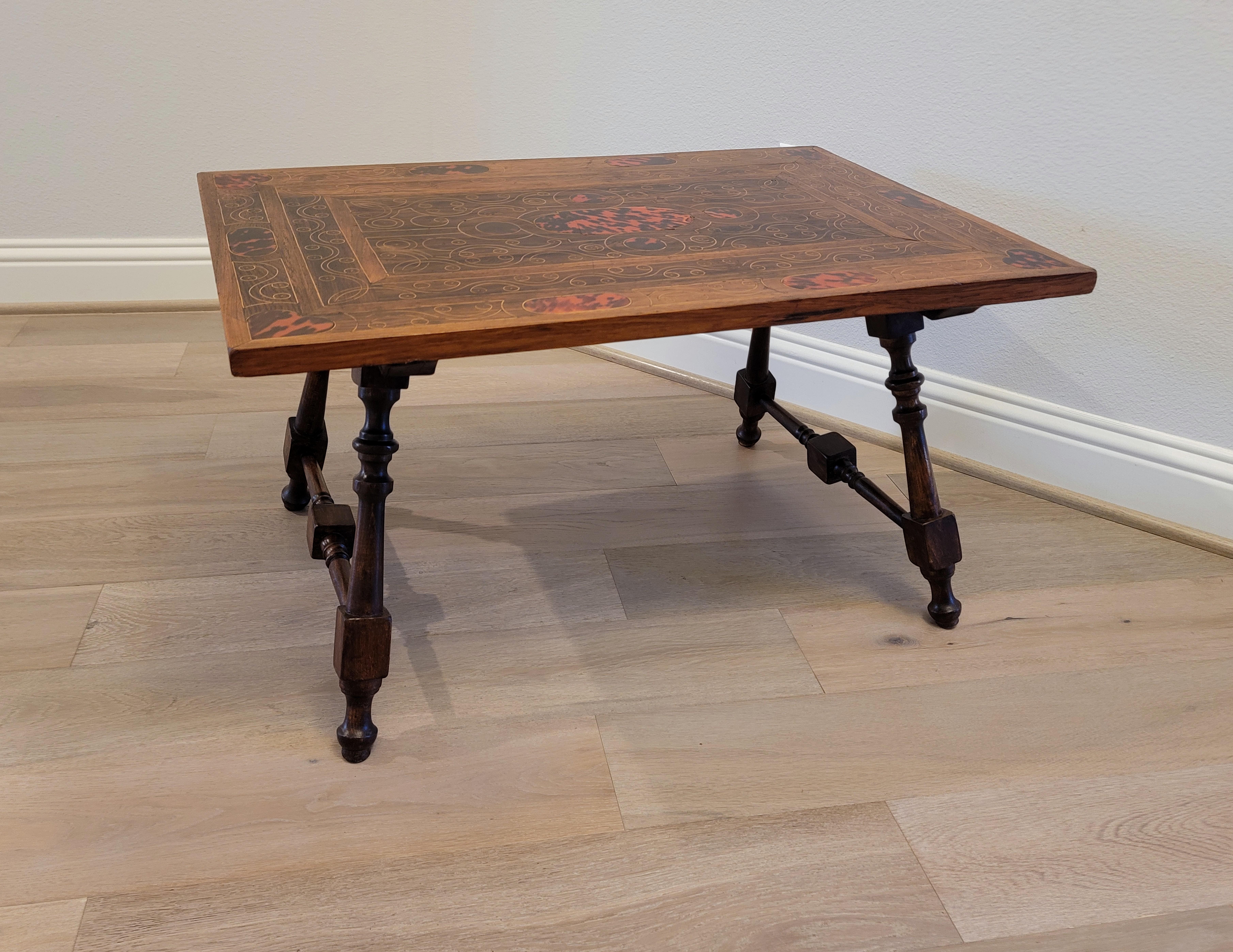 Ancienne table basse baroque espagnole à tréteaux en bois de rose en vente 7
