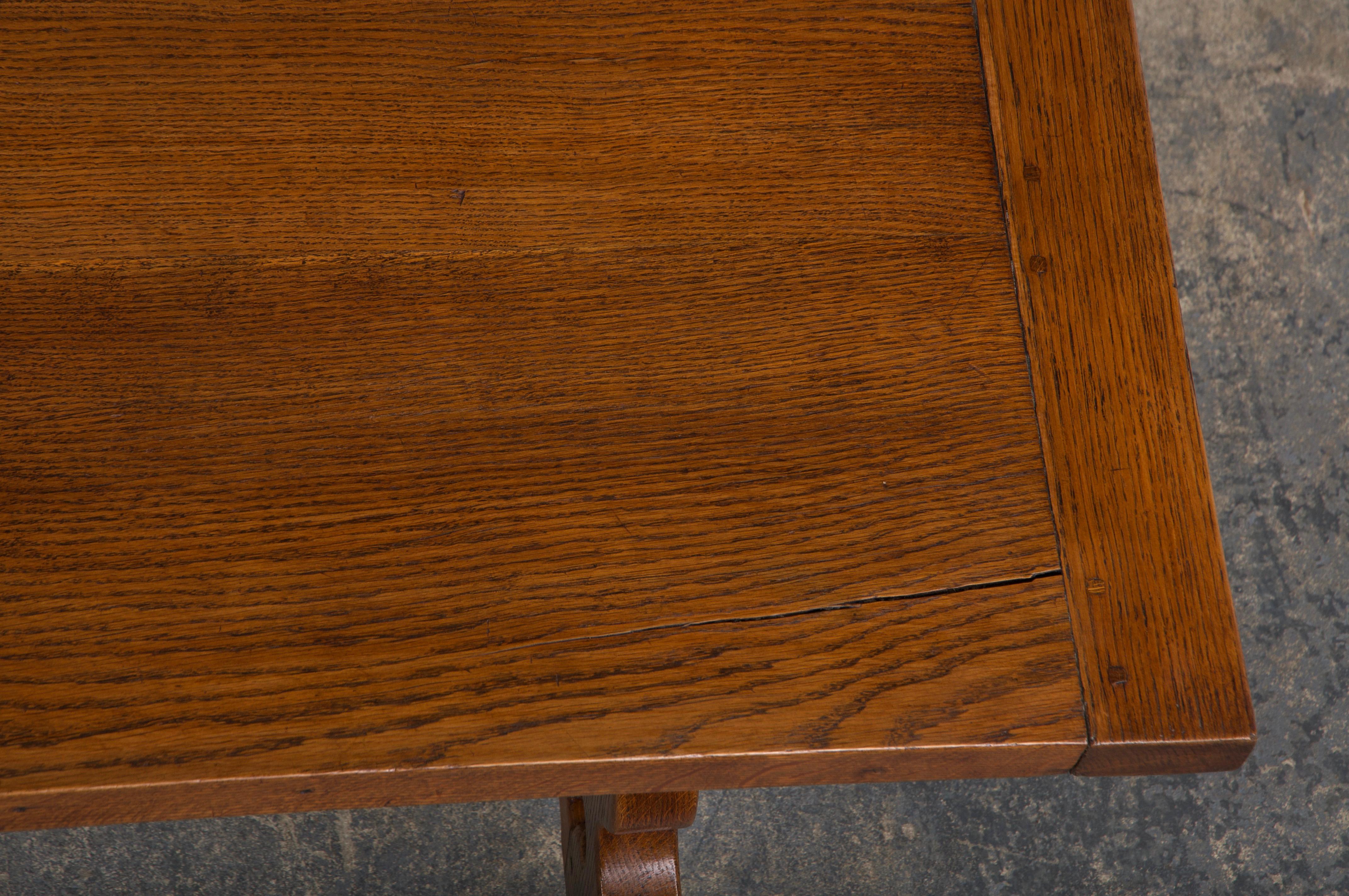 Mesa de Comedor de Roble Estilo Barroco Español Antiguo Con Camilla de Hierro Forjado Brocado en venta