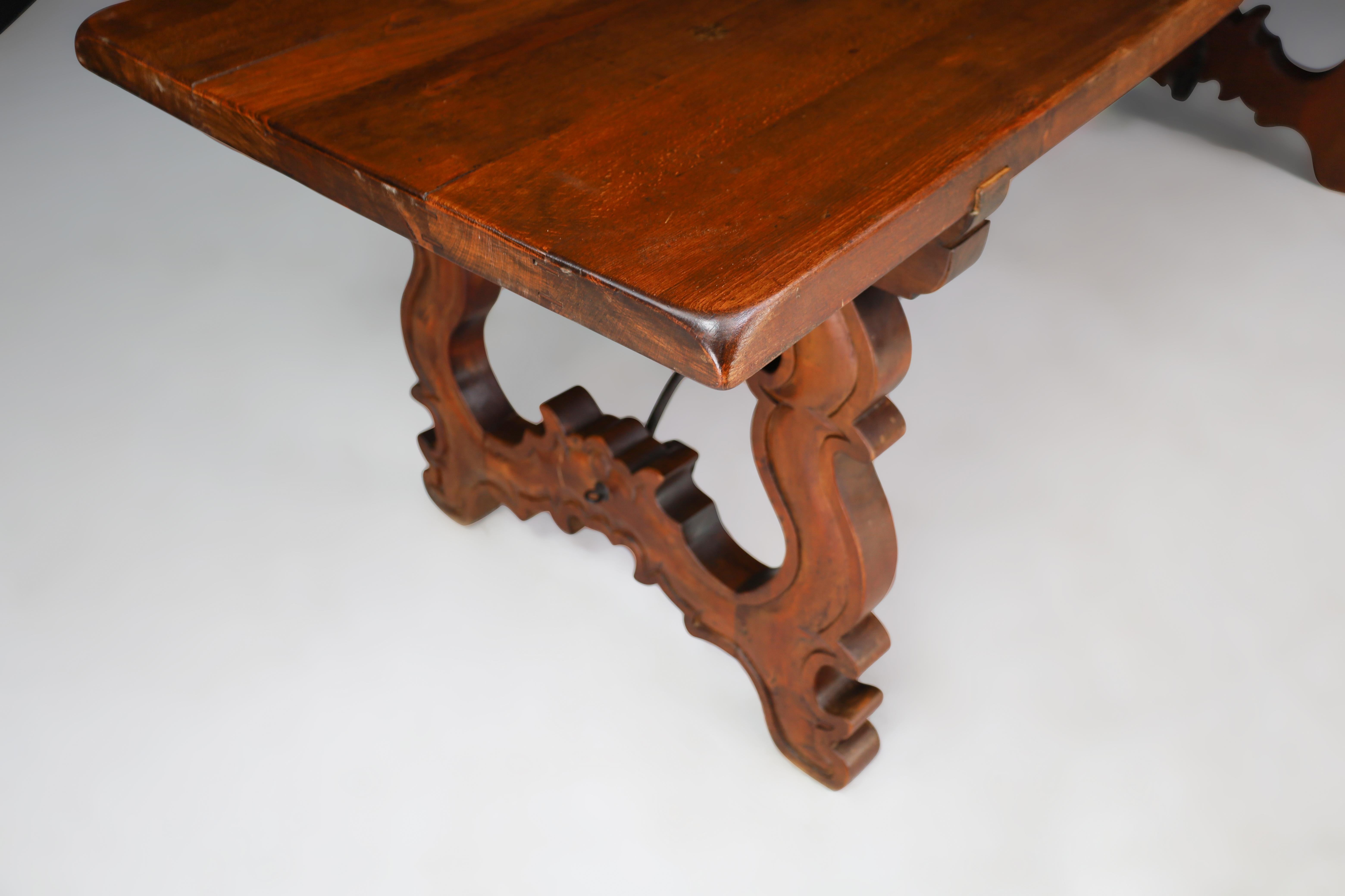 Ancienne table de réfectoire de style baroque espagnol avec pieds sculptés et traverse en fer en vente 5