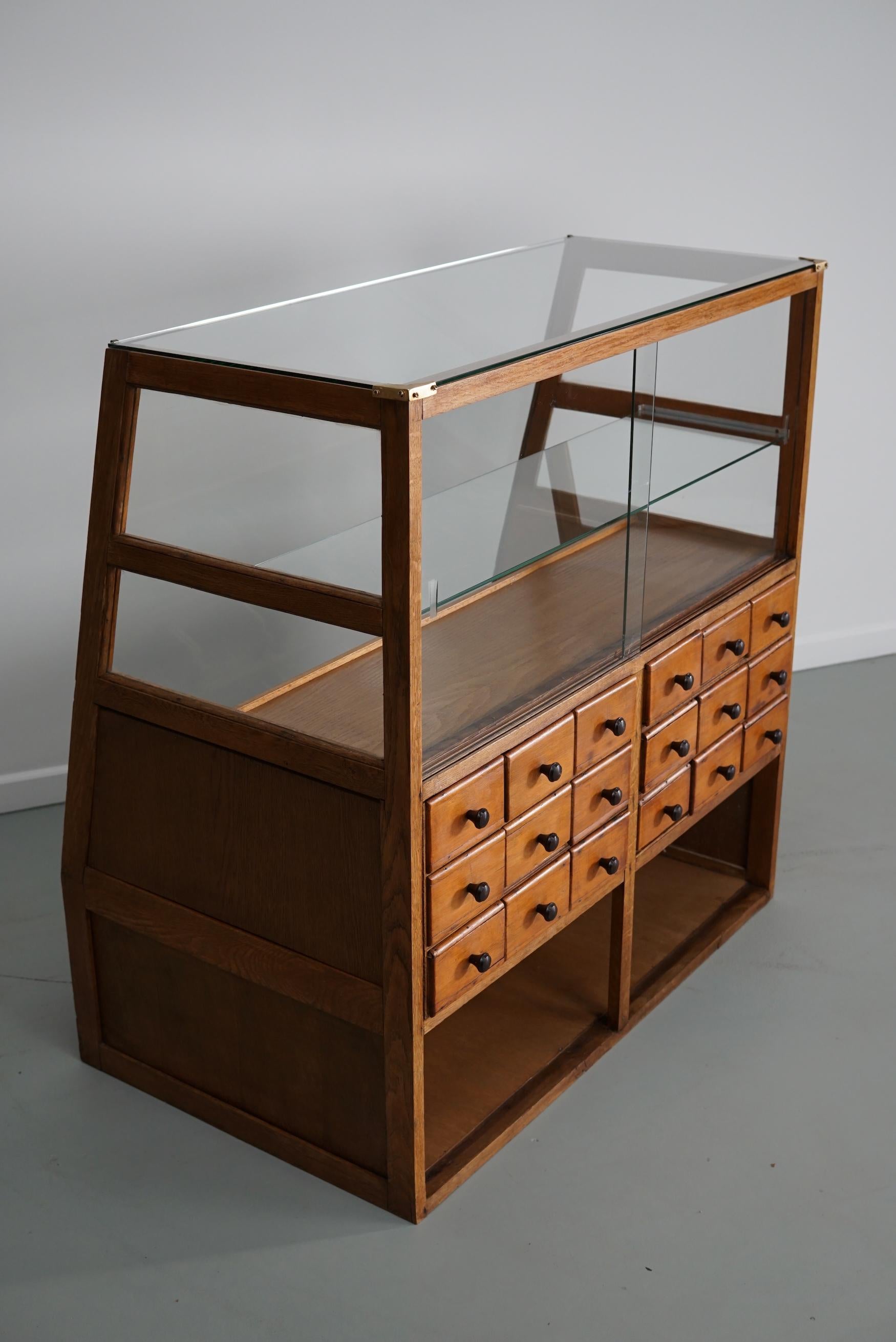 Ancienne mercerie ou comptoir d'atelier espagnol en hêtre et Oak, années 1950 en vente 4