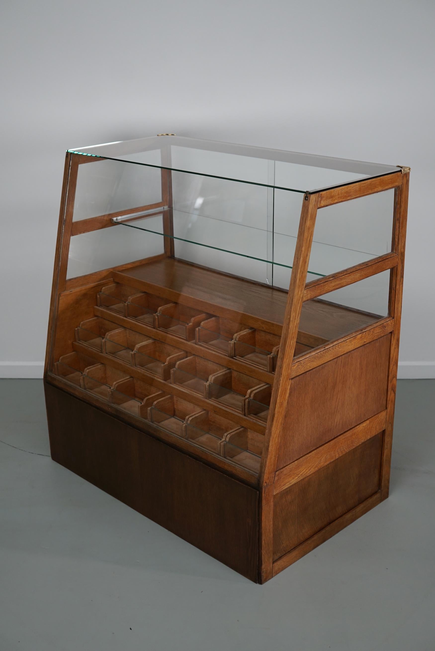 Ancienne mercerie ou comptoir d'atelier espagnol en hêtre et Oak, années 1950 en vente 5