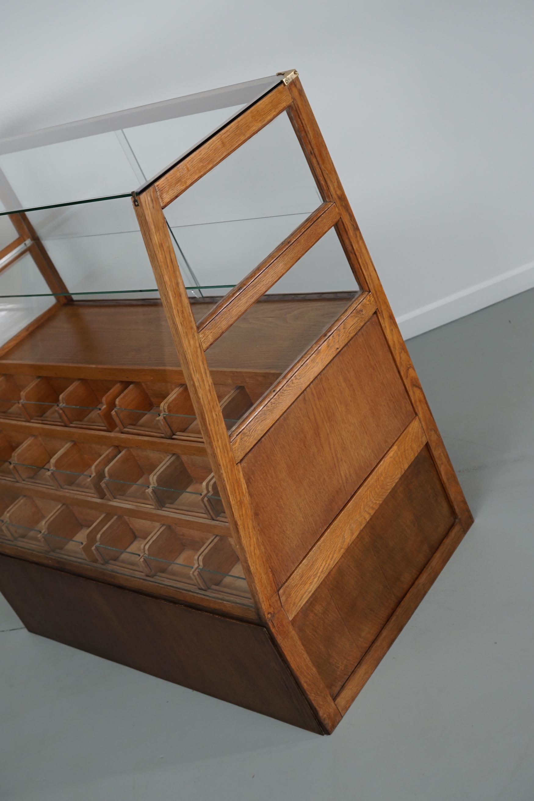 Ancienne mercerie ou comptoir d'atelier espagnol en hêtre et Oak, années 1950 en vente 6