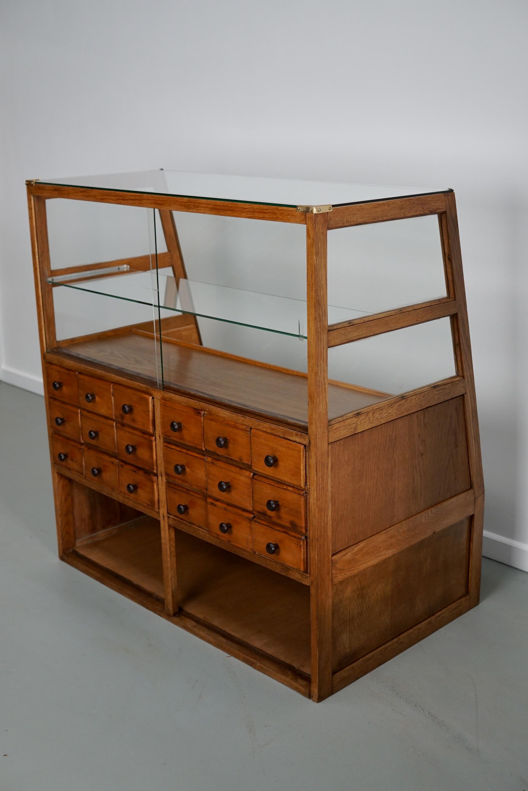 Mid-Century Modern Ancienne mercerie ou comptoir d'atelier espagnol en hêtre et Oak, années 1950 en vente