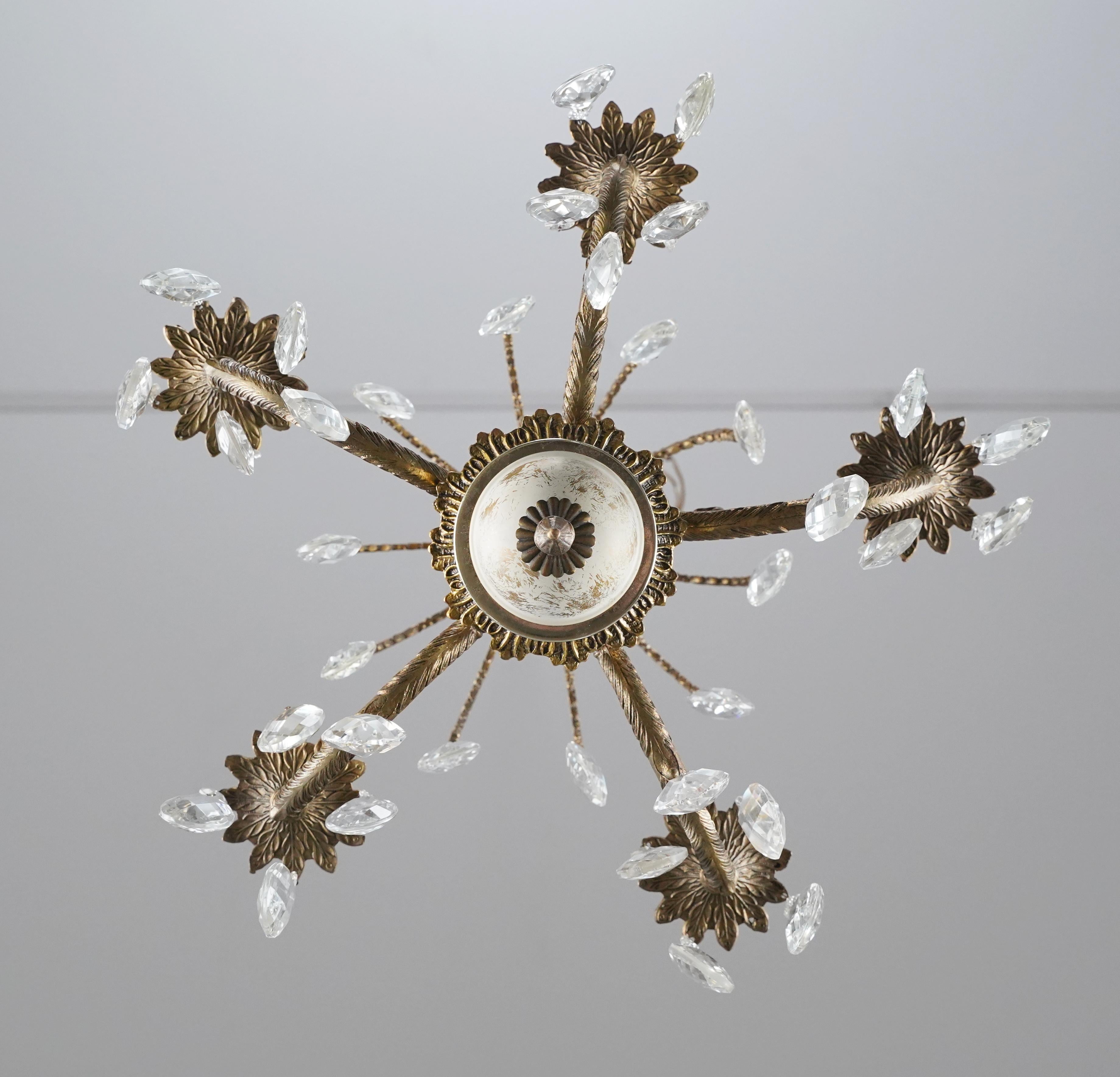 Araña española antigua de latón y cristal de 5 brazos en venta 9