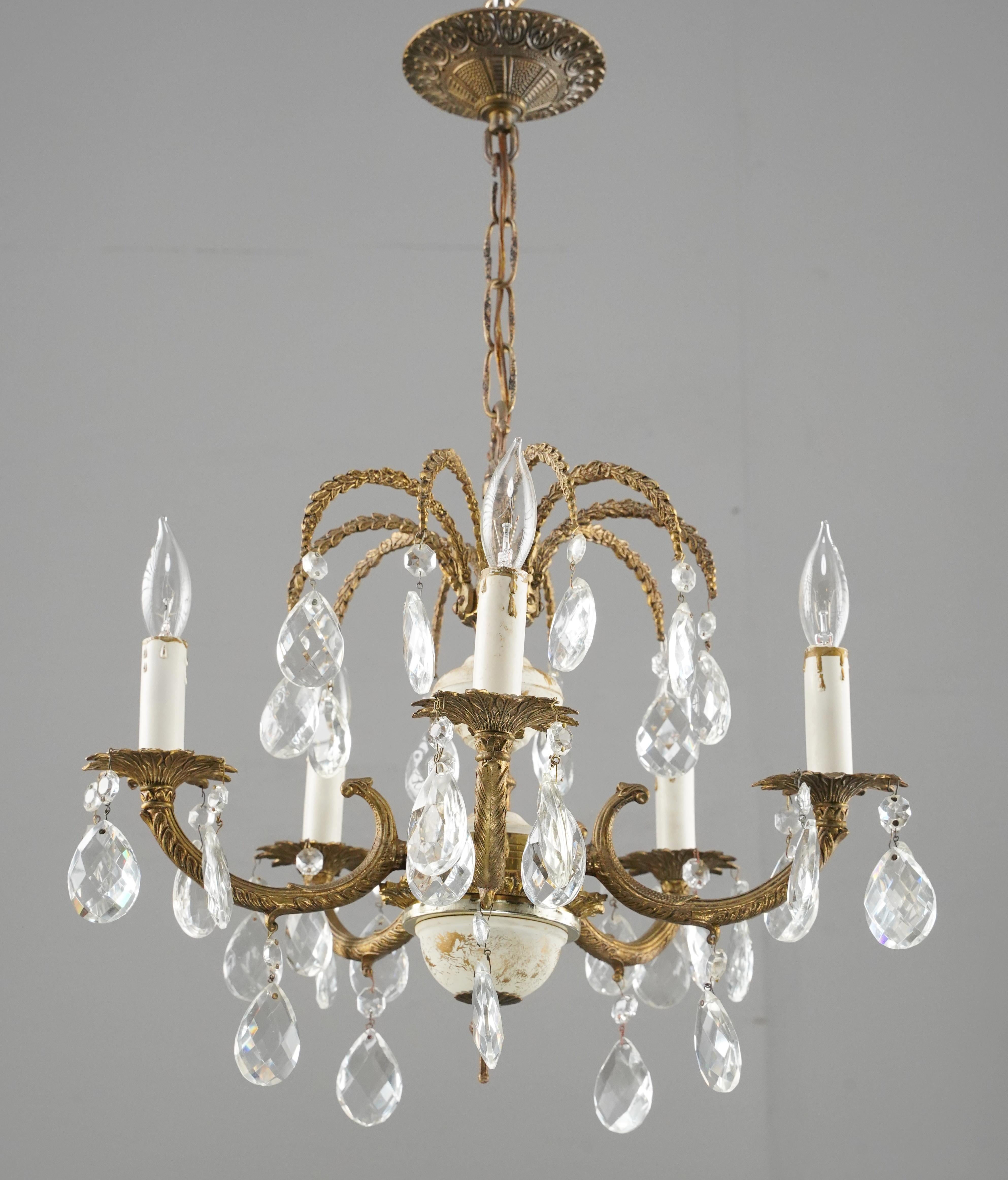 Araña española antigua de latón y cristal de 5 brazos en Bueno estado para la venta en New York, NY