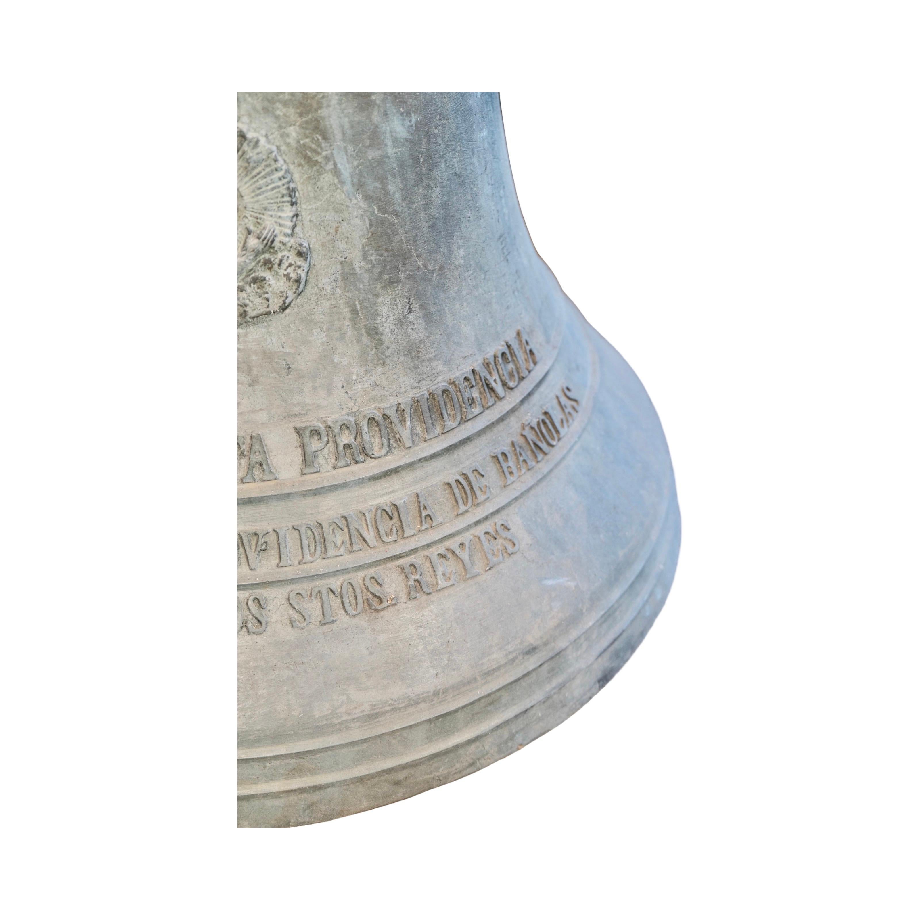 Cloche de cathédrale espagnole ancienne en bronze et en fer en vente 1
