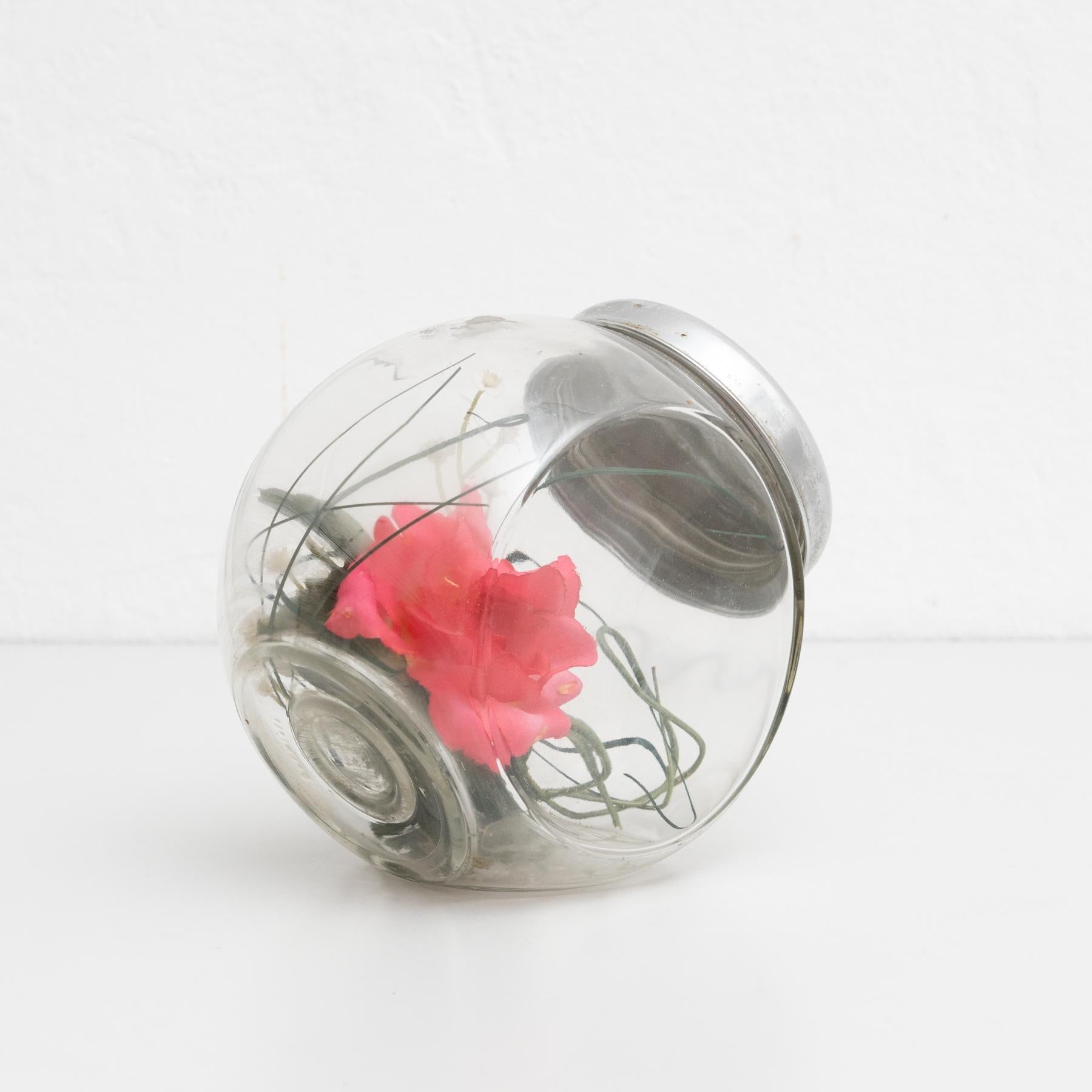 Milieu du XXe siècle Antique récipient en verre à couvercle espagnol, circa 1950