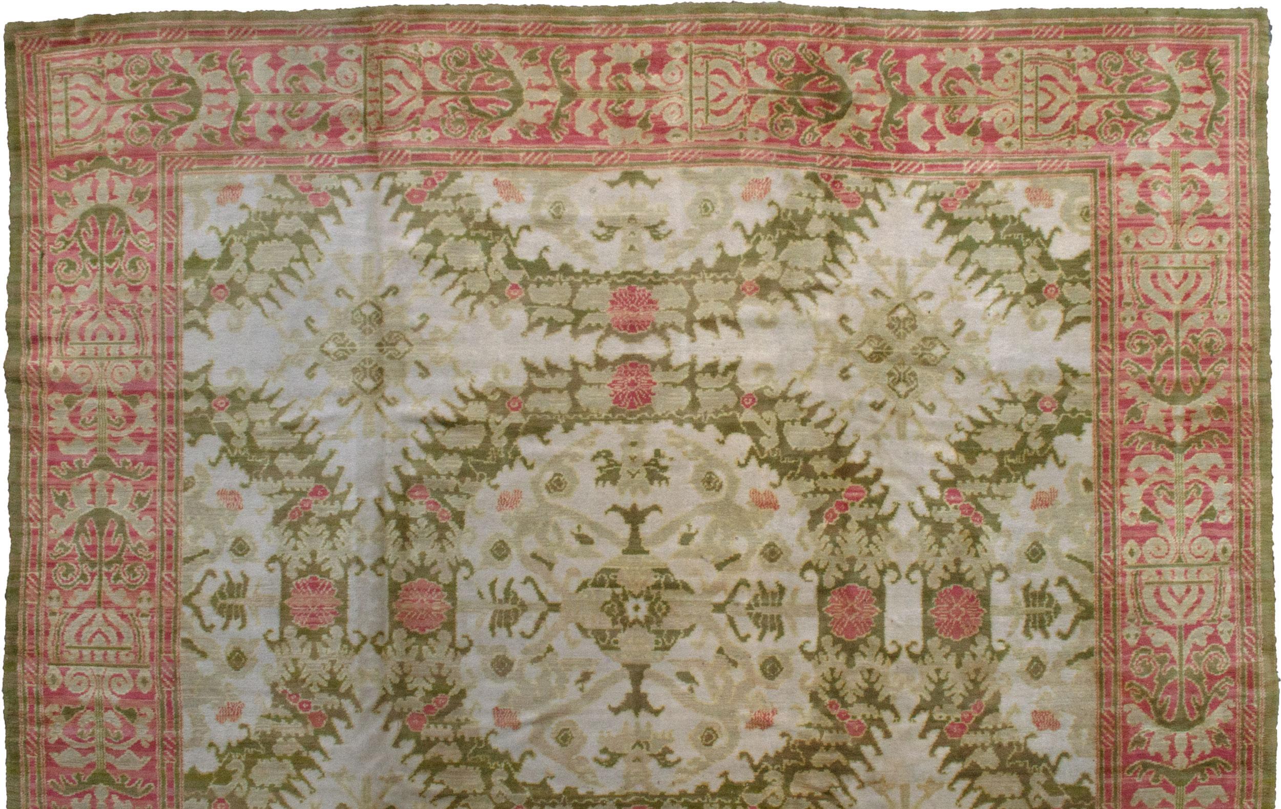 Antique Spanish Carpet In Good Condition For Sale In Henley-on-Thames, Oxfordshire
