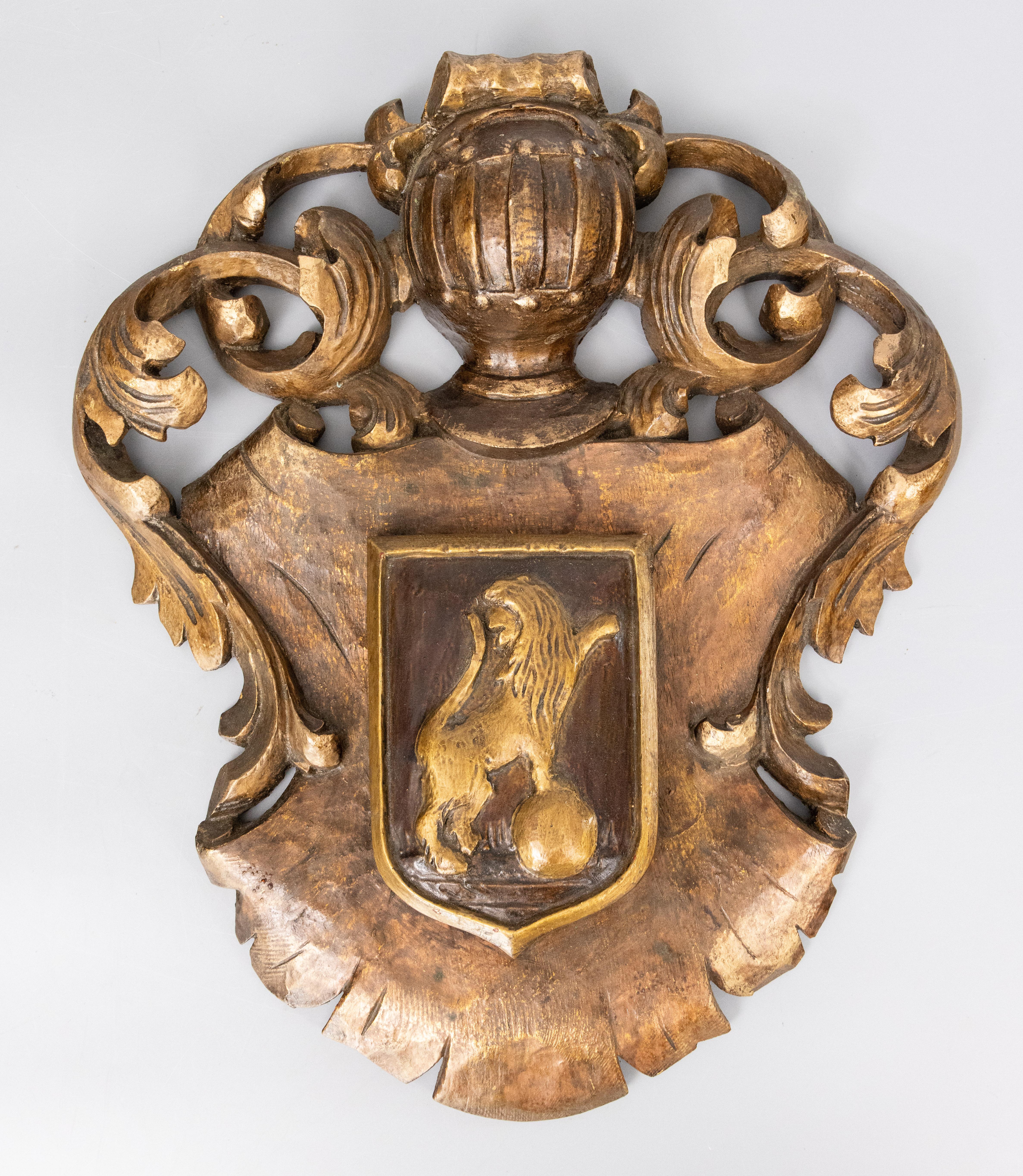 Antiguo Escudo Heráldico de Madera de Giltwood Tallado Español Placa de Pared 2