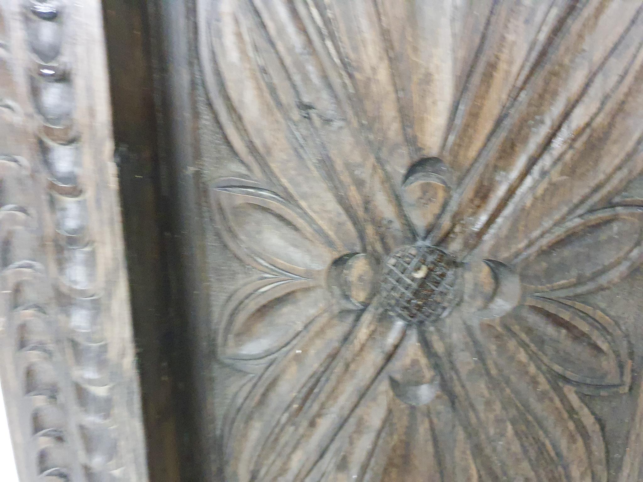 Banc espagnol ancien en chêne sculpté avec espace de rangement 6