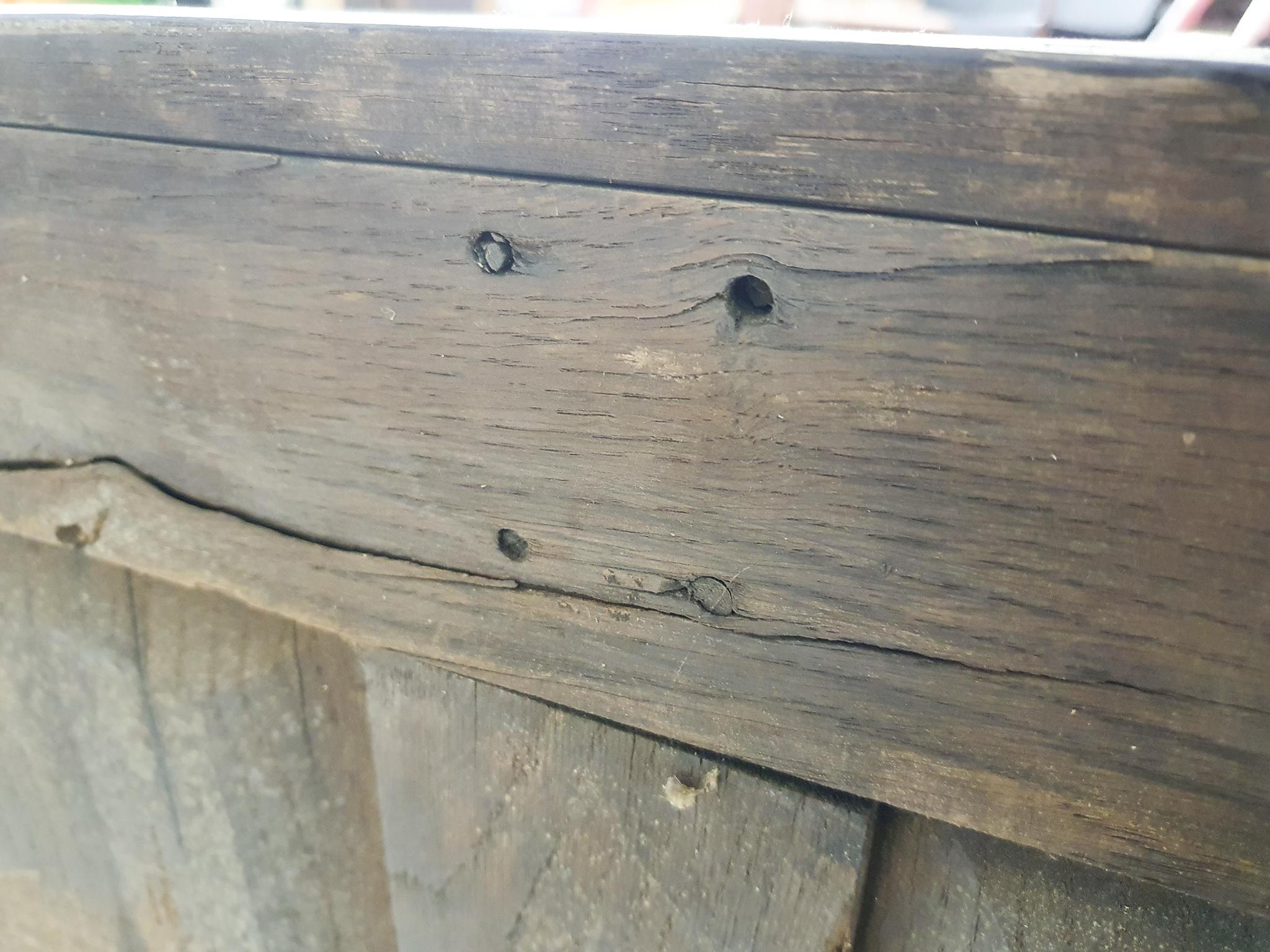 Banc espagnol ancien en chêne sculpté avec espace de rangement 9