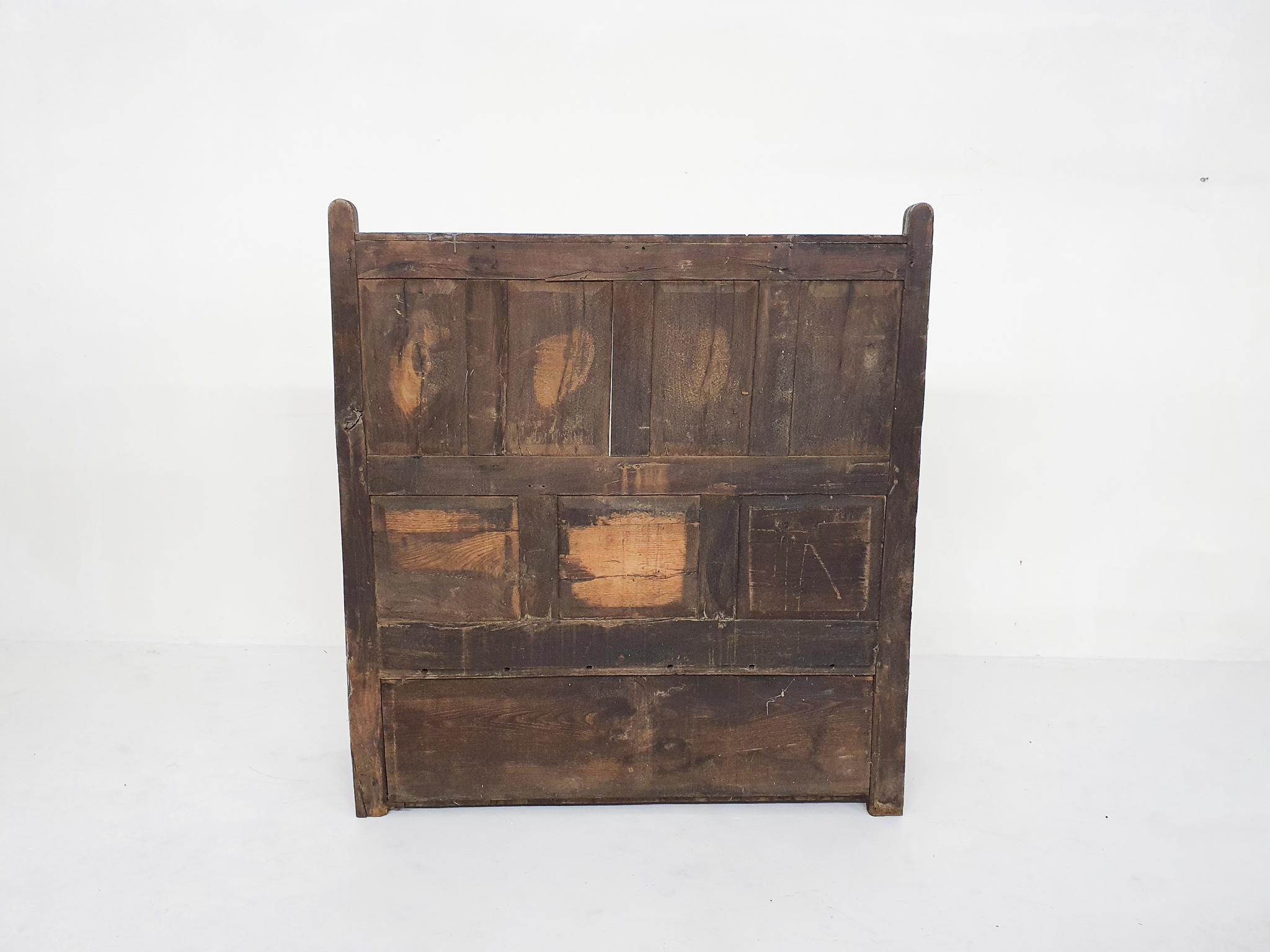 Banc espagnol ancien en chêne sculpté avec espace de rangement 1
