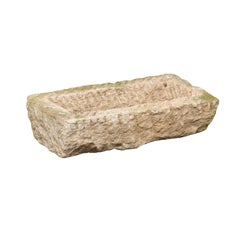 Ancienne soucoupe espagnole en pierre sculptée, rectangulaire avec grande texture