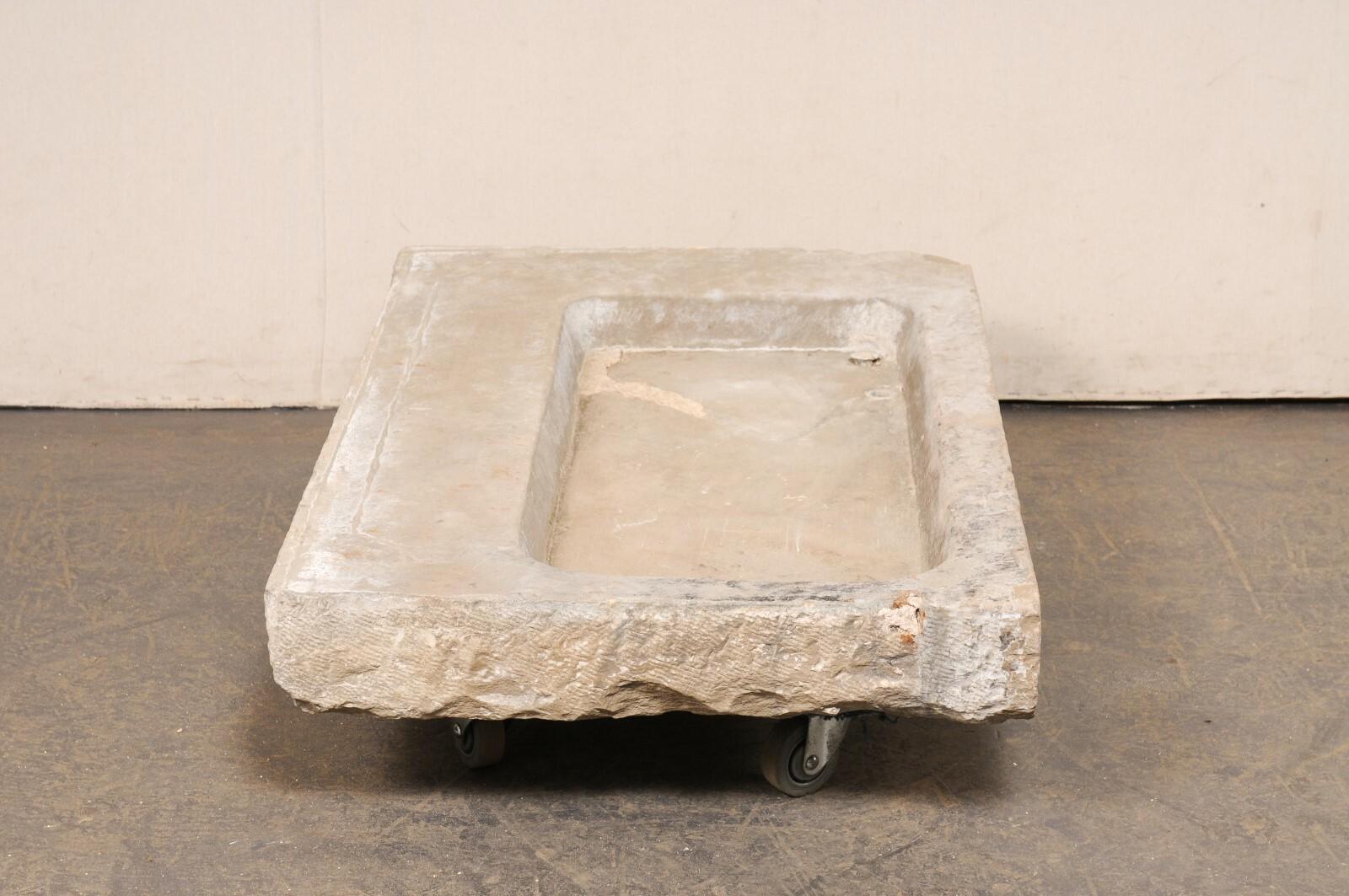 fregadero antiguo de piedra
