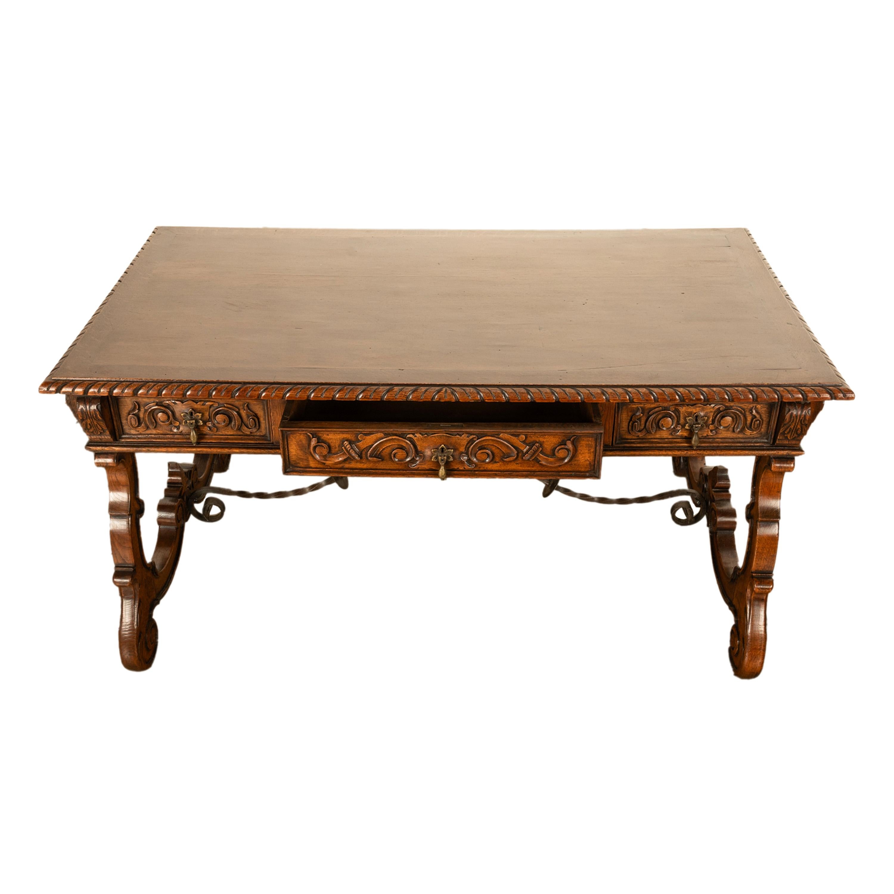 Antico tavolo barocco spagnolo intagliato in legno di noce per scrivania e cavalletto 1880 in vendita 7