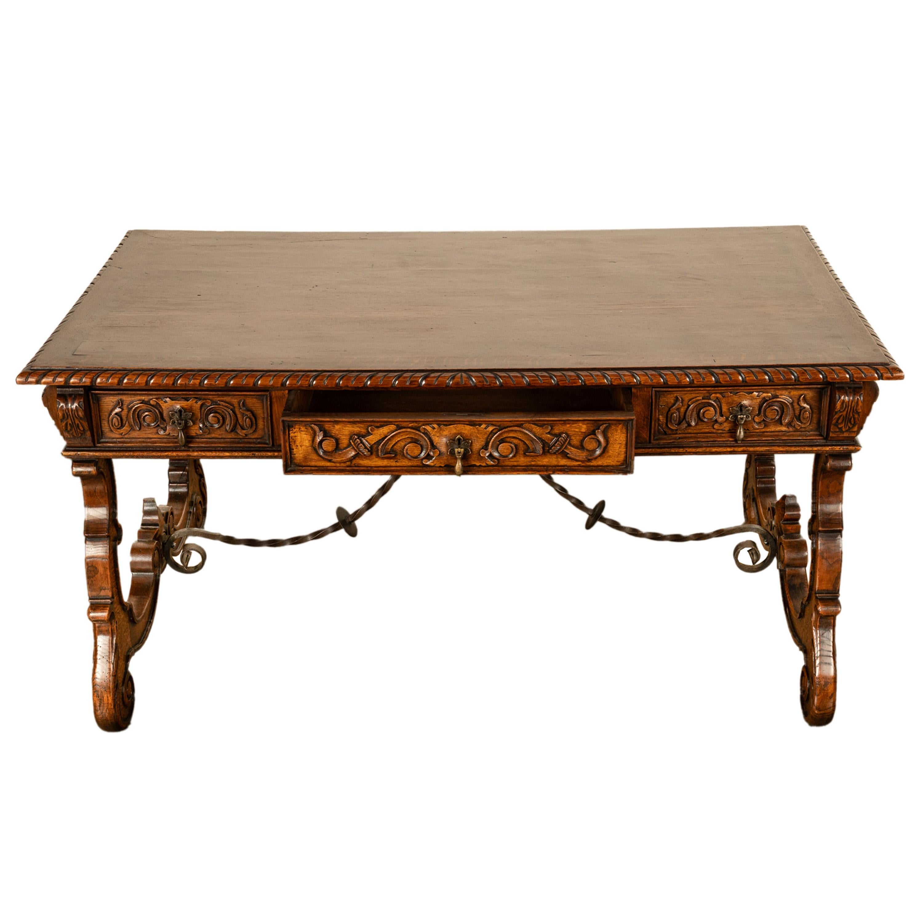 Antico tavolo barocco spagnolo intagliato in legno di noce per scrivania e cavalletto 1880 In condizioni buone in vendita a Portland, OR