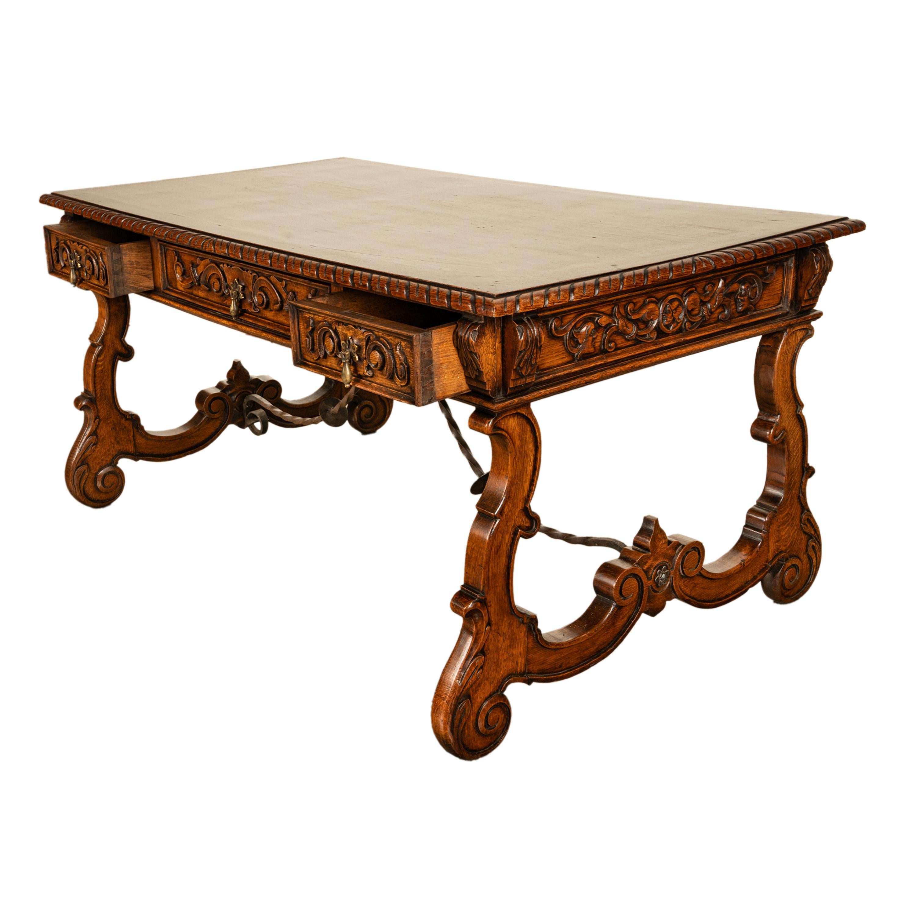 Ferro Antico tavolo barocco spagnolo intagliato in legno di noce per scrivania e cavalletto 1880 in vendita
