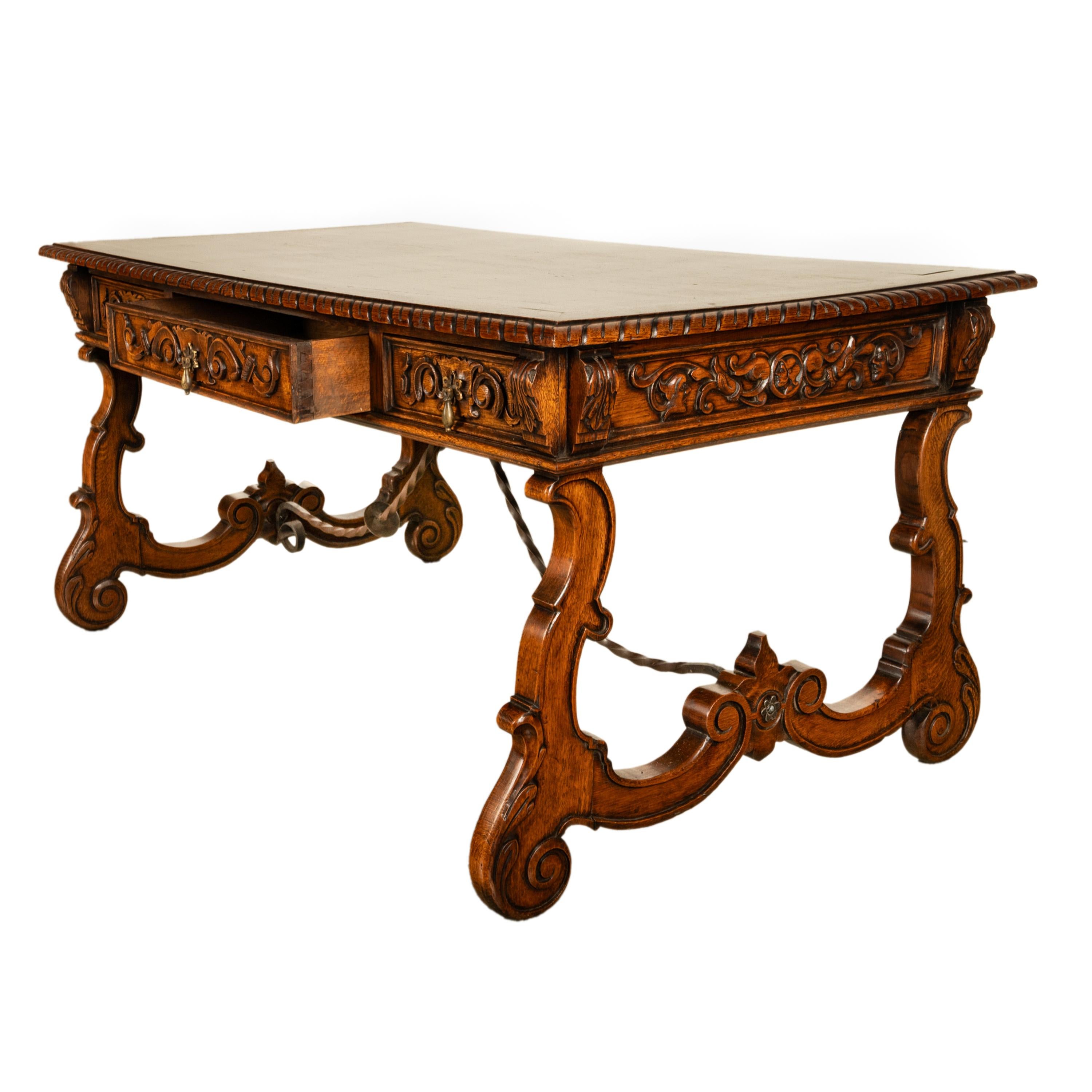 Antico tavolo barocco spagnolo intagliato in legno di noce per scrivania e cavalletto 1880 in vendita 1