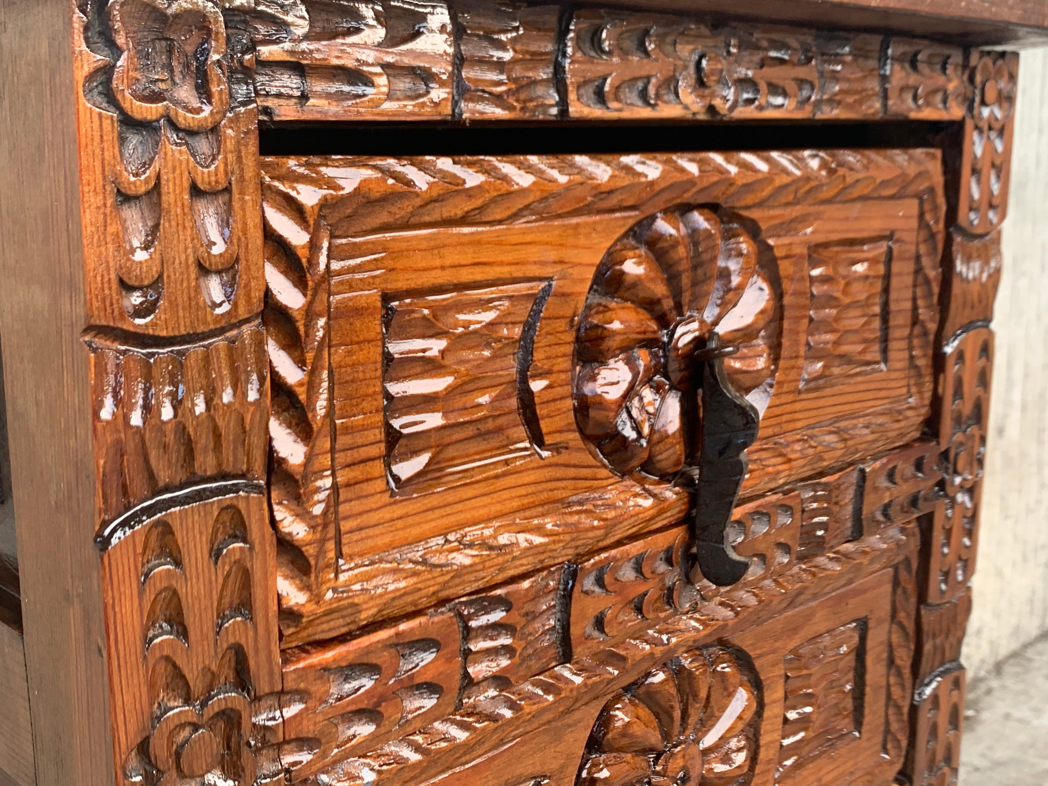 Antique Spanish Carved Walnut End Table or Nightstand with 2 Drawers In Good Condition For Sale In Miami, FL