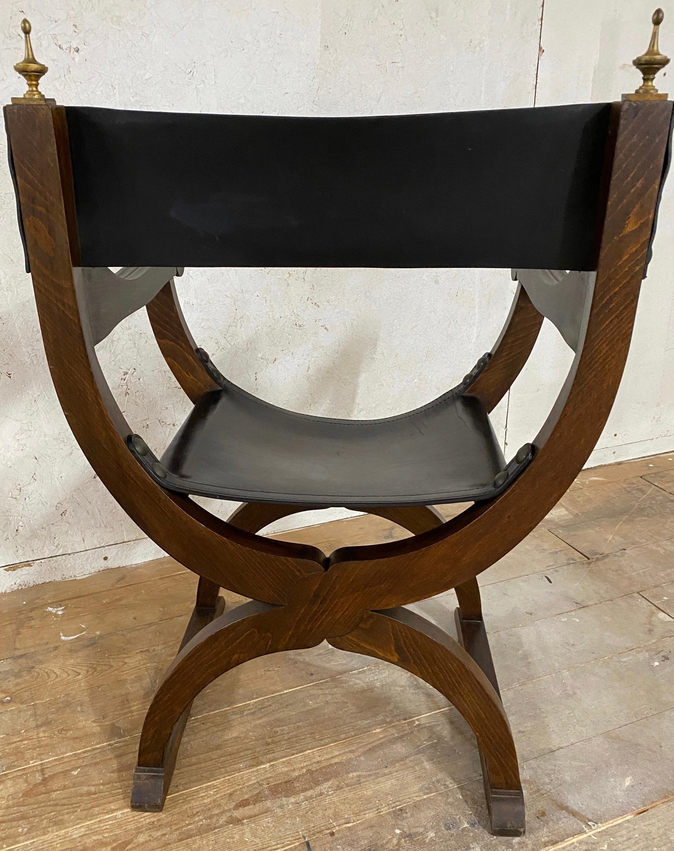 Ancienne chaise trône sculptée de style Renaissance en vente 1