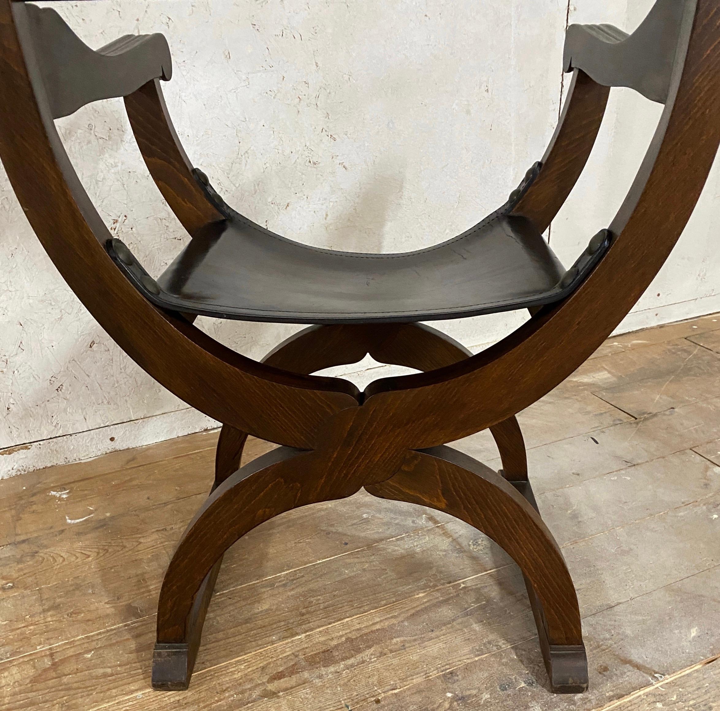 Ancienne chaise trône sculptée de style Renaissance en vente 2