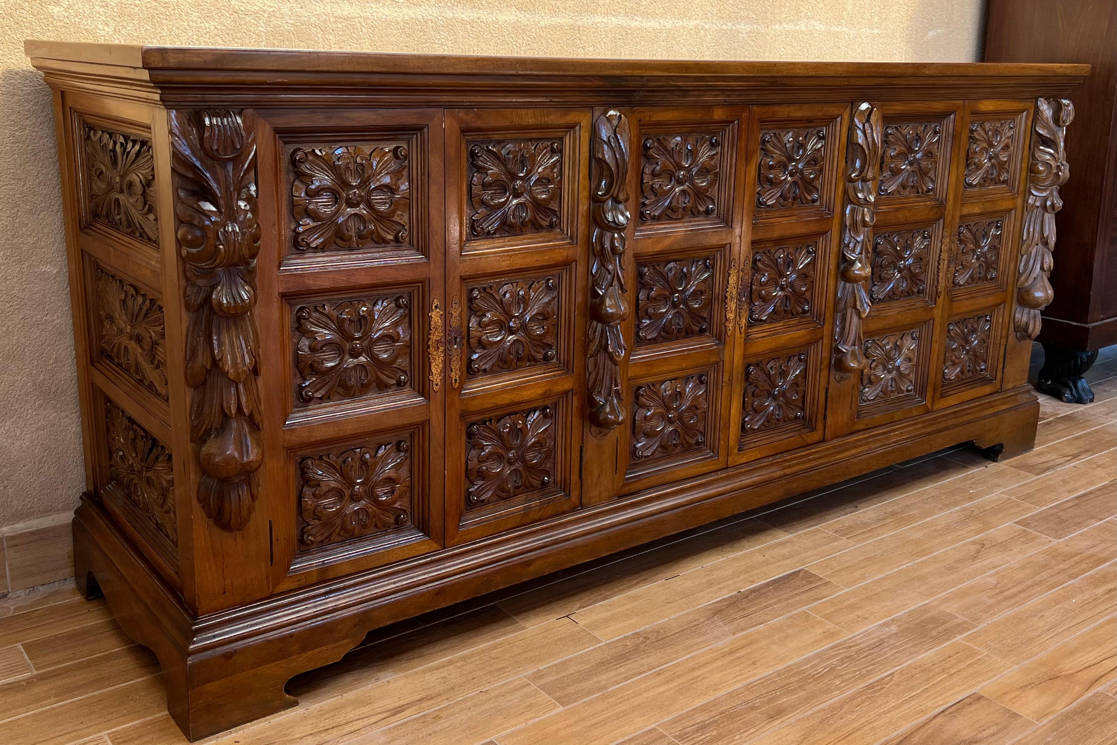 Antique Spanish Carved Walnut Sideboard with Florals Reliefs, circa 1870-1880 In Good Condition For Sale In Miami, FL