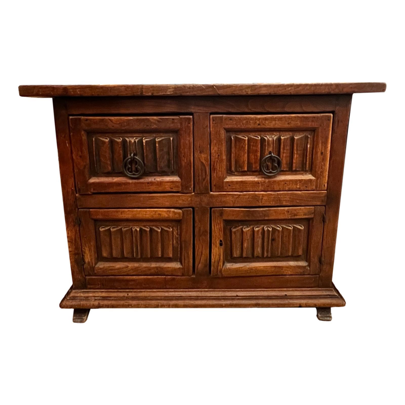 Antique Spanish Carved Wood Cabinet In Good Condition For Sale In New York, NY