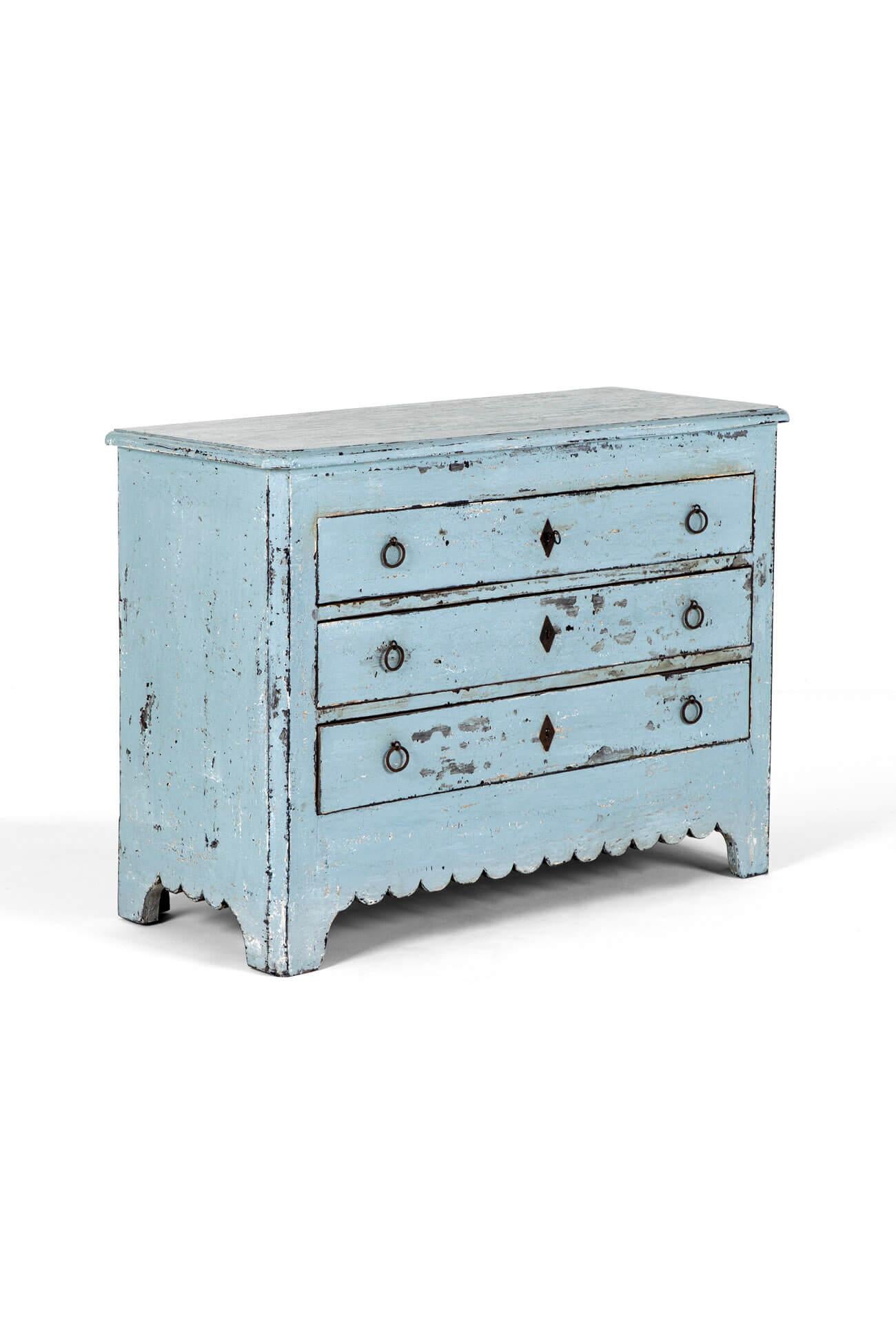 A wonderful 19th-century pine chest in a wonderful rustic blue finish.

The cabinet features three smooth running long graduating drawers each with ring pull handles.

The cabinet has a thick plank top with a shapely waived frieze finished raised on